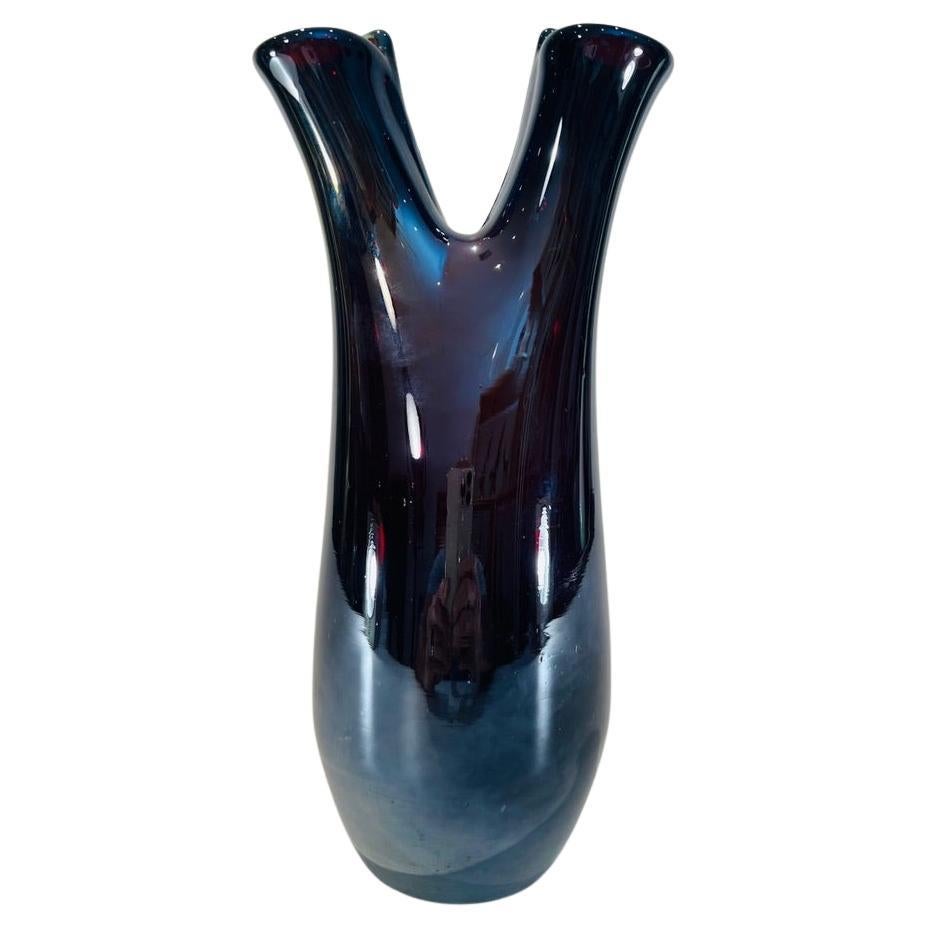 Venini&C by Tyra Lungren Vase en verre de Murano irisé noir circa 1960 en vente