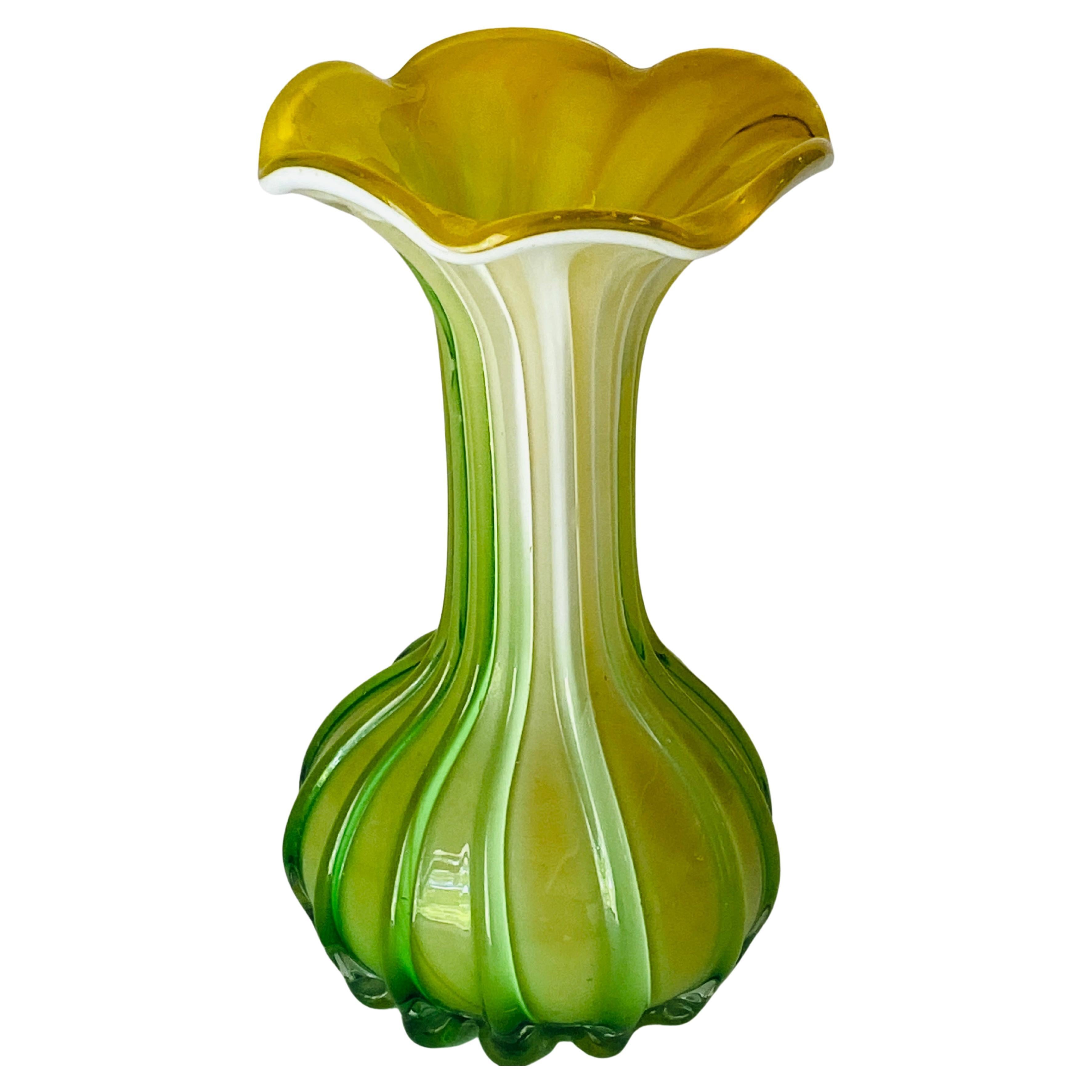Venitian Vase 1970 Venini Green and Yellow Color Venini Style Italy In Good Condition For Sale In Auribeau sur Siagne, FR