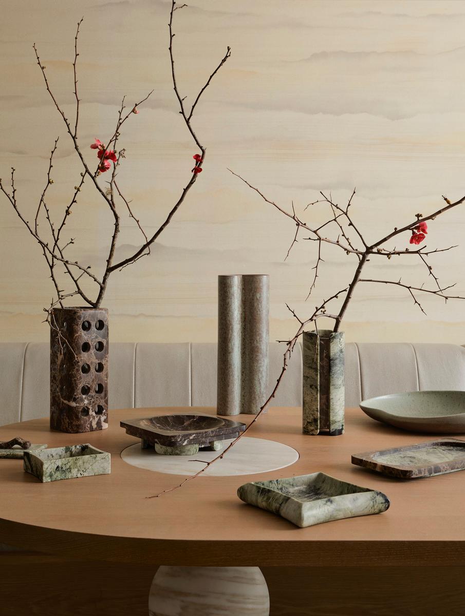 Intagliato Vaso Vent Greene & Greene & Greene & Emperador di Greg Natale in vendita