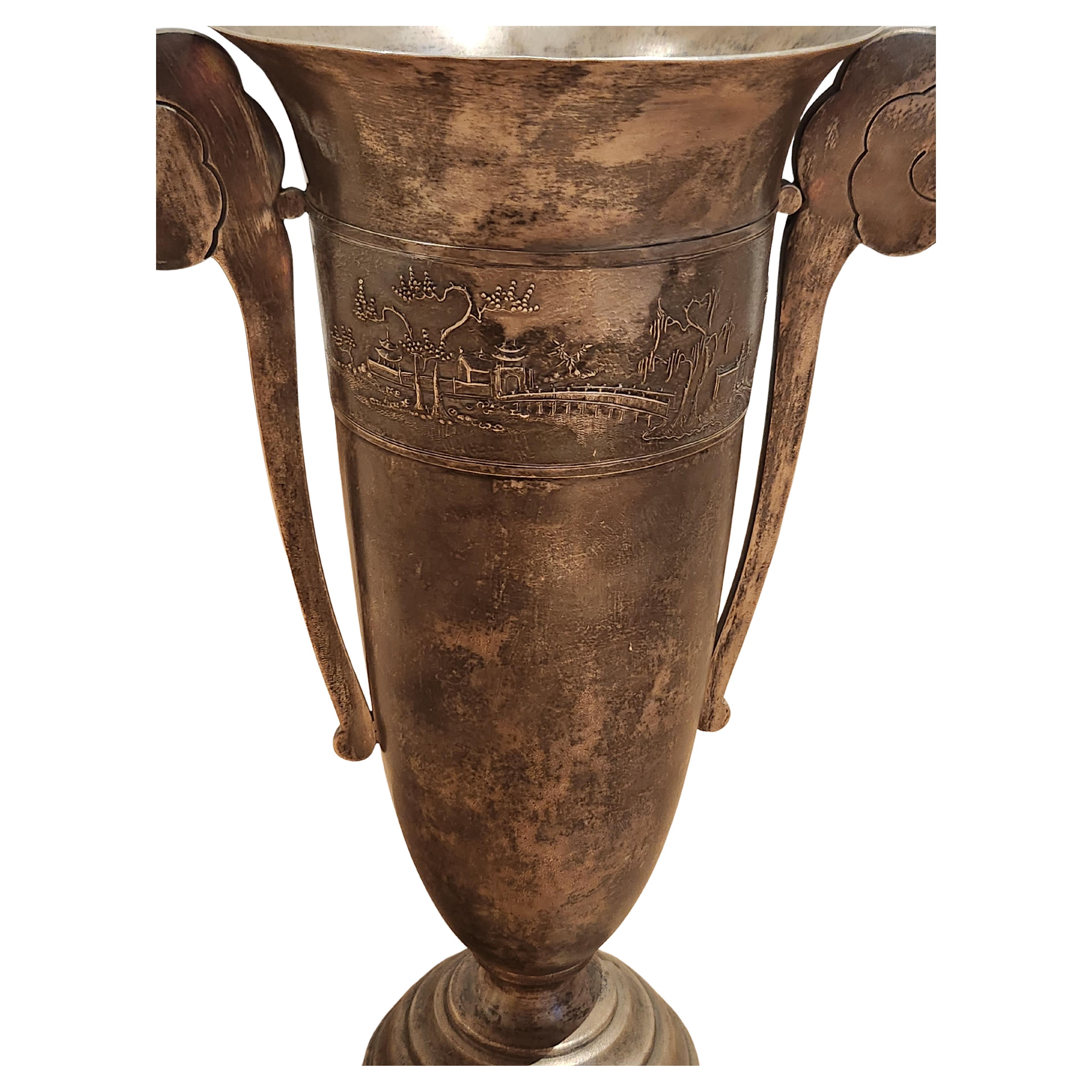 Vintage Vietnamese Silver Vase In Good Condition For Sale In Cairo, EG