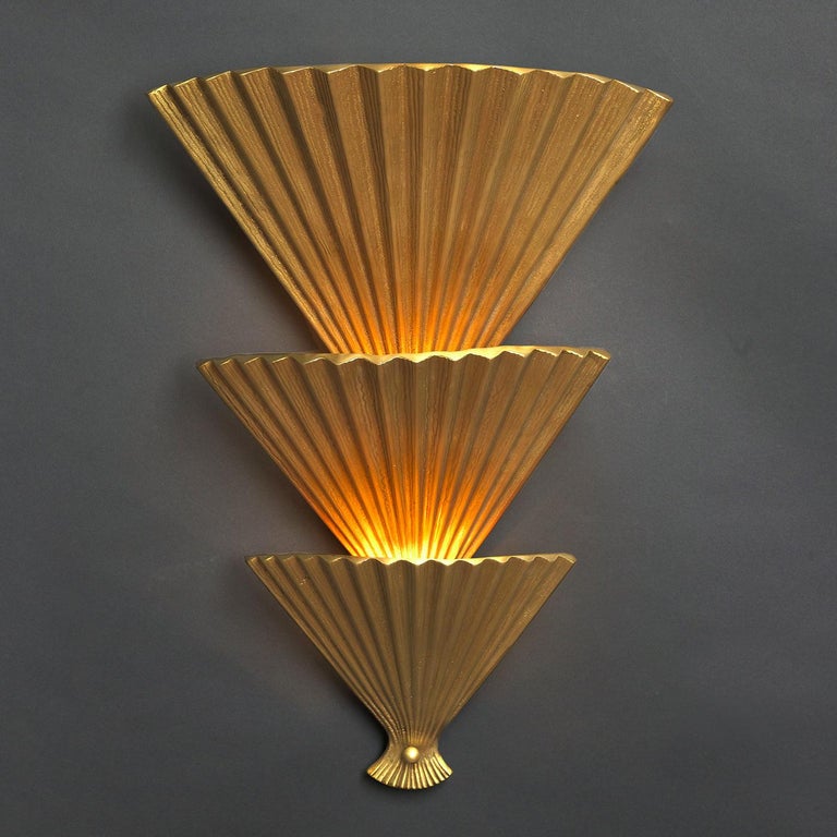 This sculptural sconce will be a dramatic and sophisticated addition to a modern entryway or classic living room. Its name means fans in Italian, hinting at the three fan-shaped elements stacked in increasing sizes and reflecting the light from