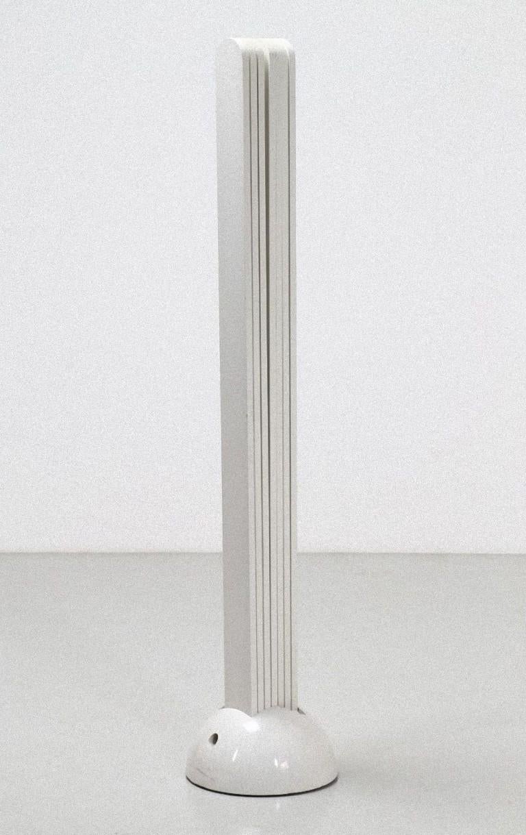 'Ventaglio' coat rack is an original coat rack designed by Giovanni Pasotto for Tarzia in 1975.

'Ventaglio' is the name of the model of this white coat rack made of wood and plastic. Brand label 'Tarzia' visible in photo.

Publication: Domus n.