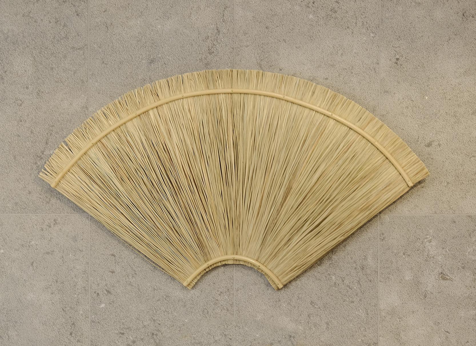 An organic modern fan-silhouetted wall decorative artwork crafted in Spain by Gabriela de Sagarminaga. Its crescent shape undoes the traditional framing and gives it a personality that fills the space with emotion. Thanks to its simple lines we can