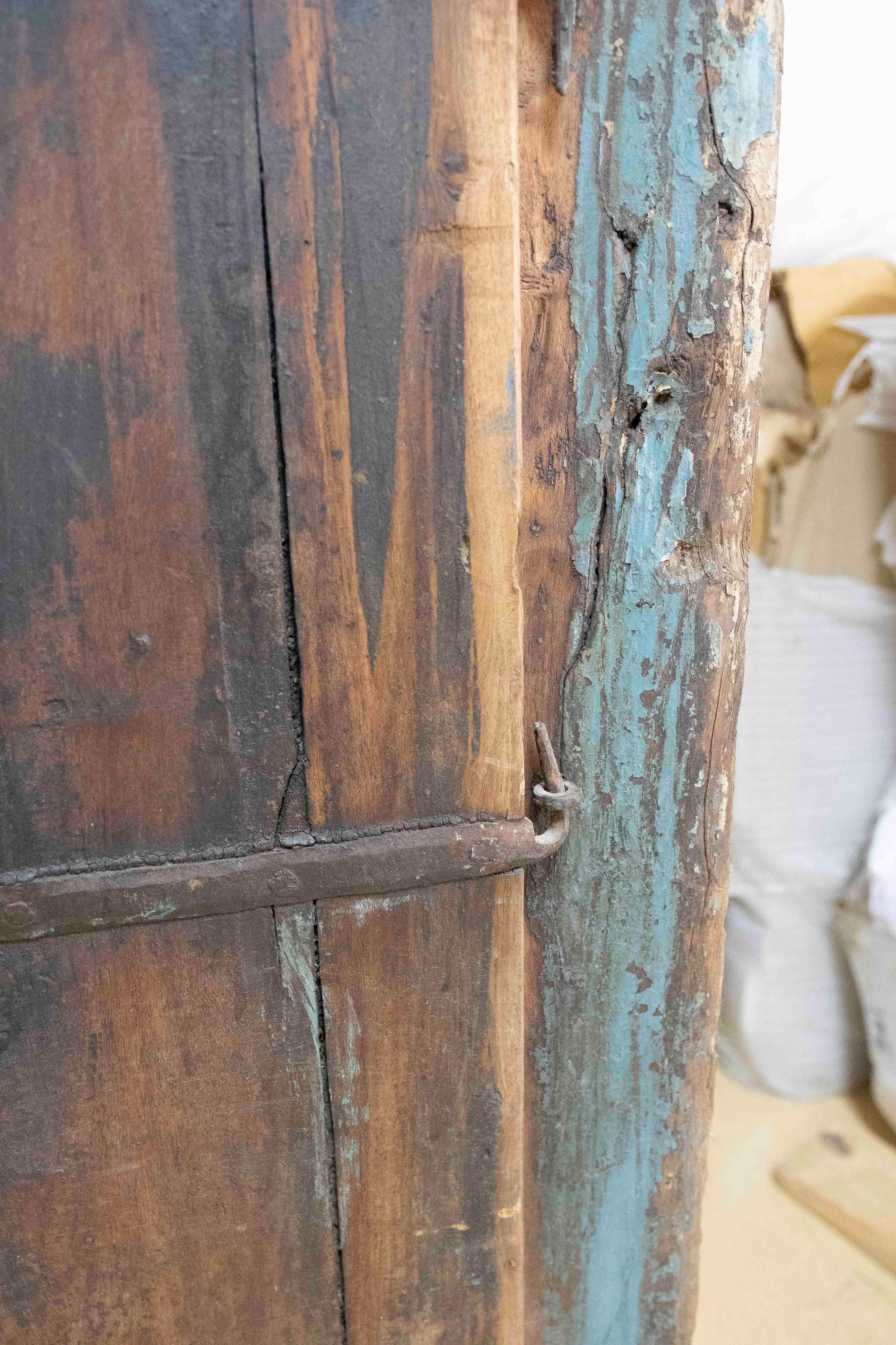Ventana de madera rustica India avec décorations en hierro en vente 8