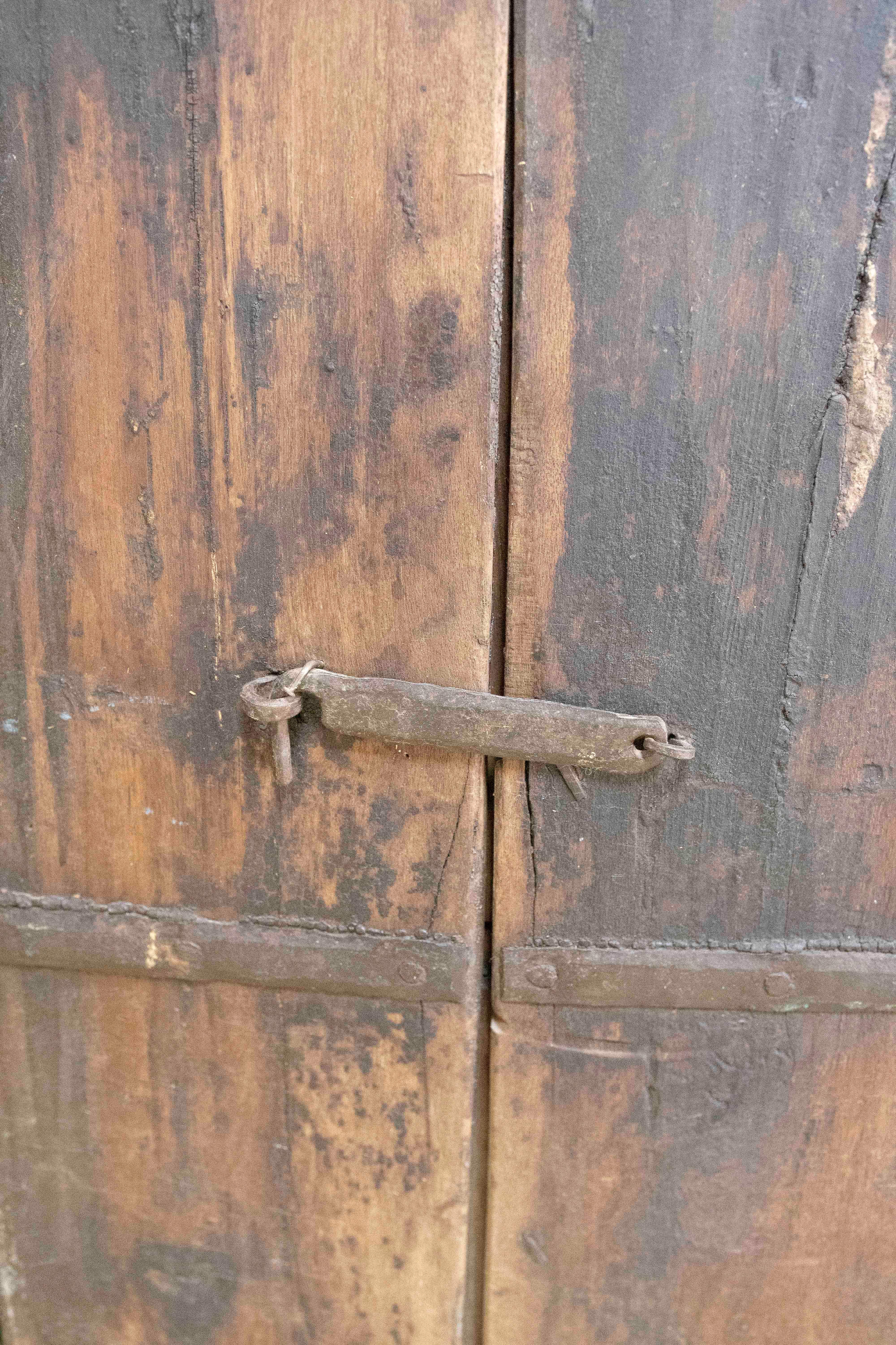 Ventana de madera rustica India avec décorations en hierro en vente 9
