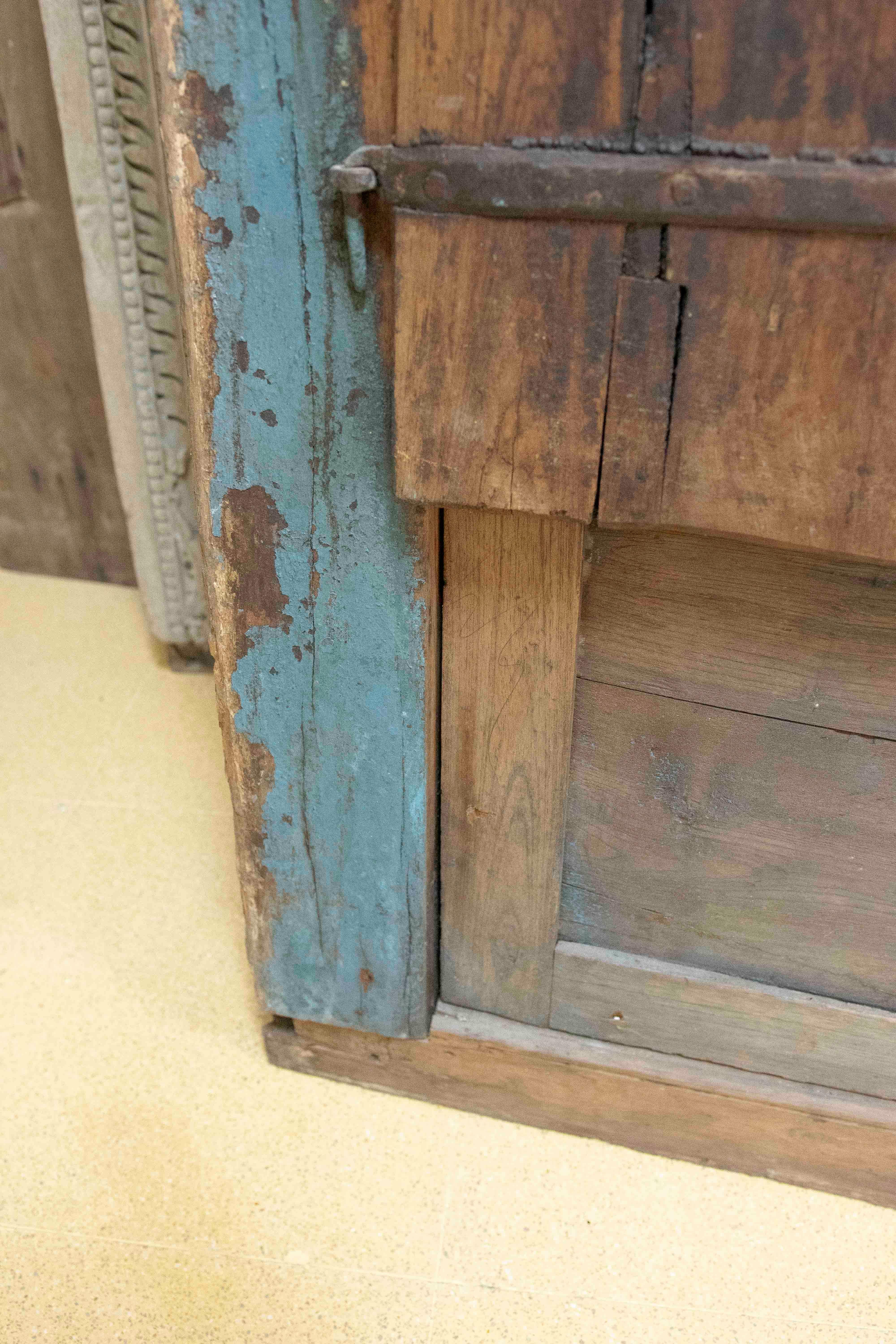 Ventana de madera rustica India avec décorations en hierro en vente 11