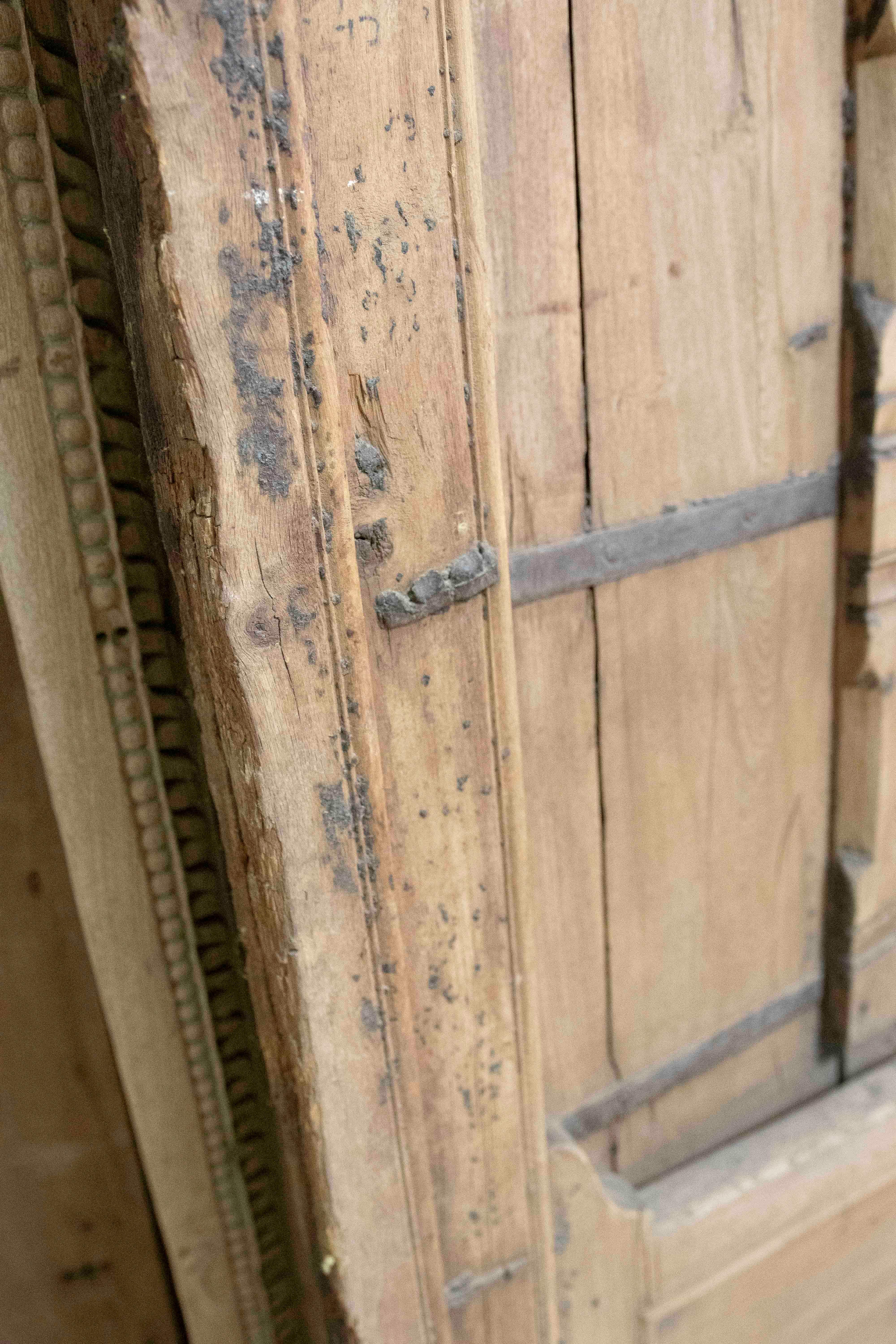 Ventana de madera rustica India avec décorations en hierro en vente 3