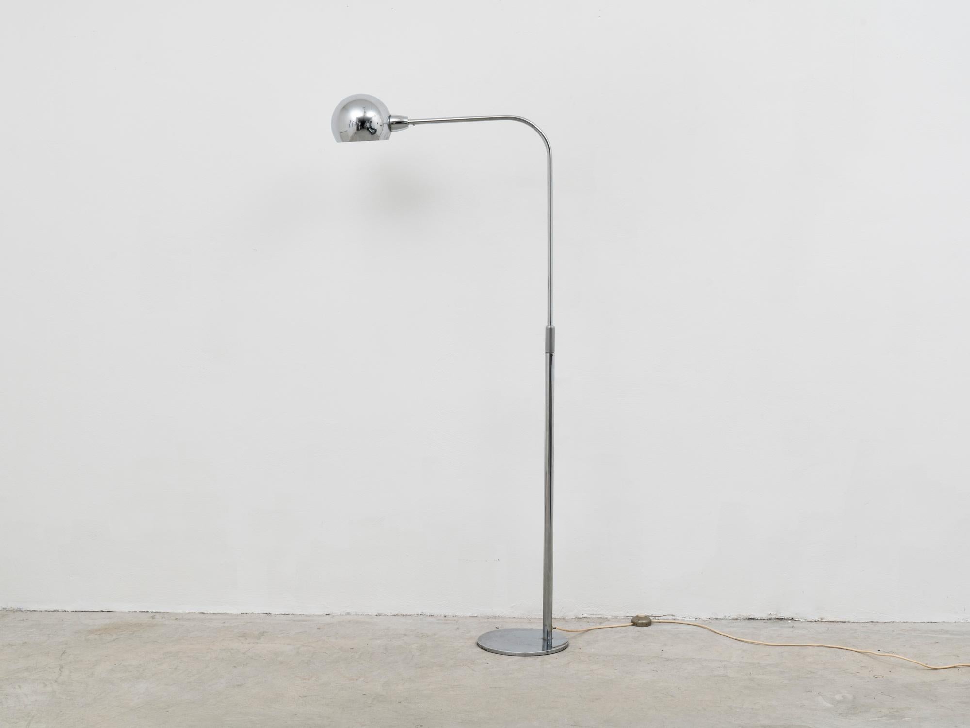 This floor reading lamp was designed by Italian architect Sergio Asti in 1968 and manufactured by Candle as part of the series 
