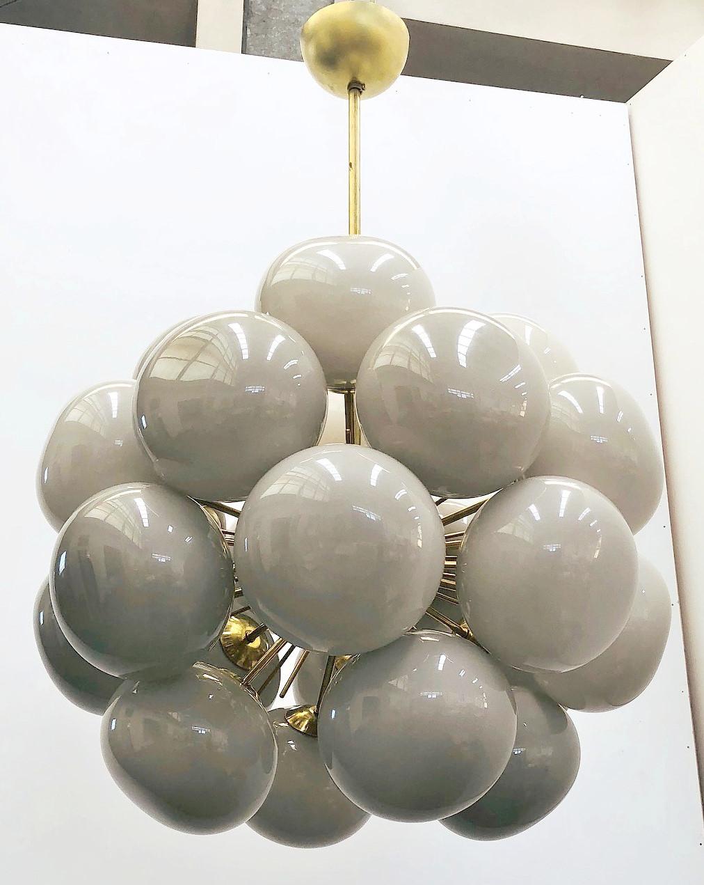 Italian sputnik chandelier with 24 cream Murano pebble glass shades mounted on brass frame / Designed by Fabio Bergomi for Fabio Ltd / Made in Italy
24 lights / E12 or E14 type / max 40W each
Diameter: 28 inches / Height: 39 inches including rod and