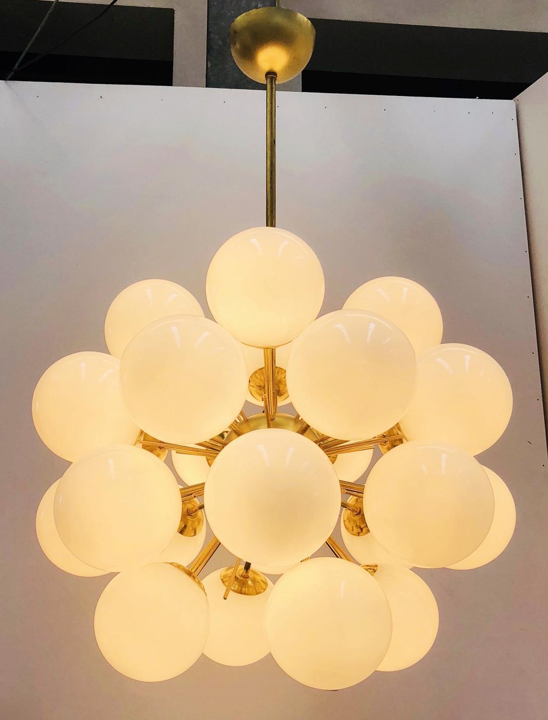 Mid-Century moderno Lampadario Ventiquattro Sputnik di Fabio Ltd in vendita