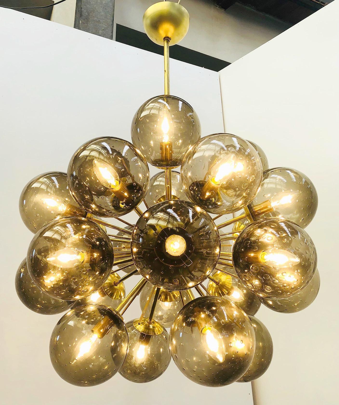 Mid-Century moderno Lampadario Ventiquattro Sputnik di Fabio Ltd in vendita