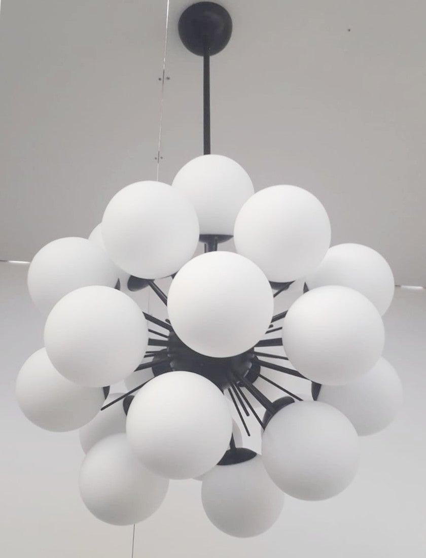 Mid-Century moderno Lampadario Ventiquattro Sputnik di Fabio Ltd in vendita