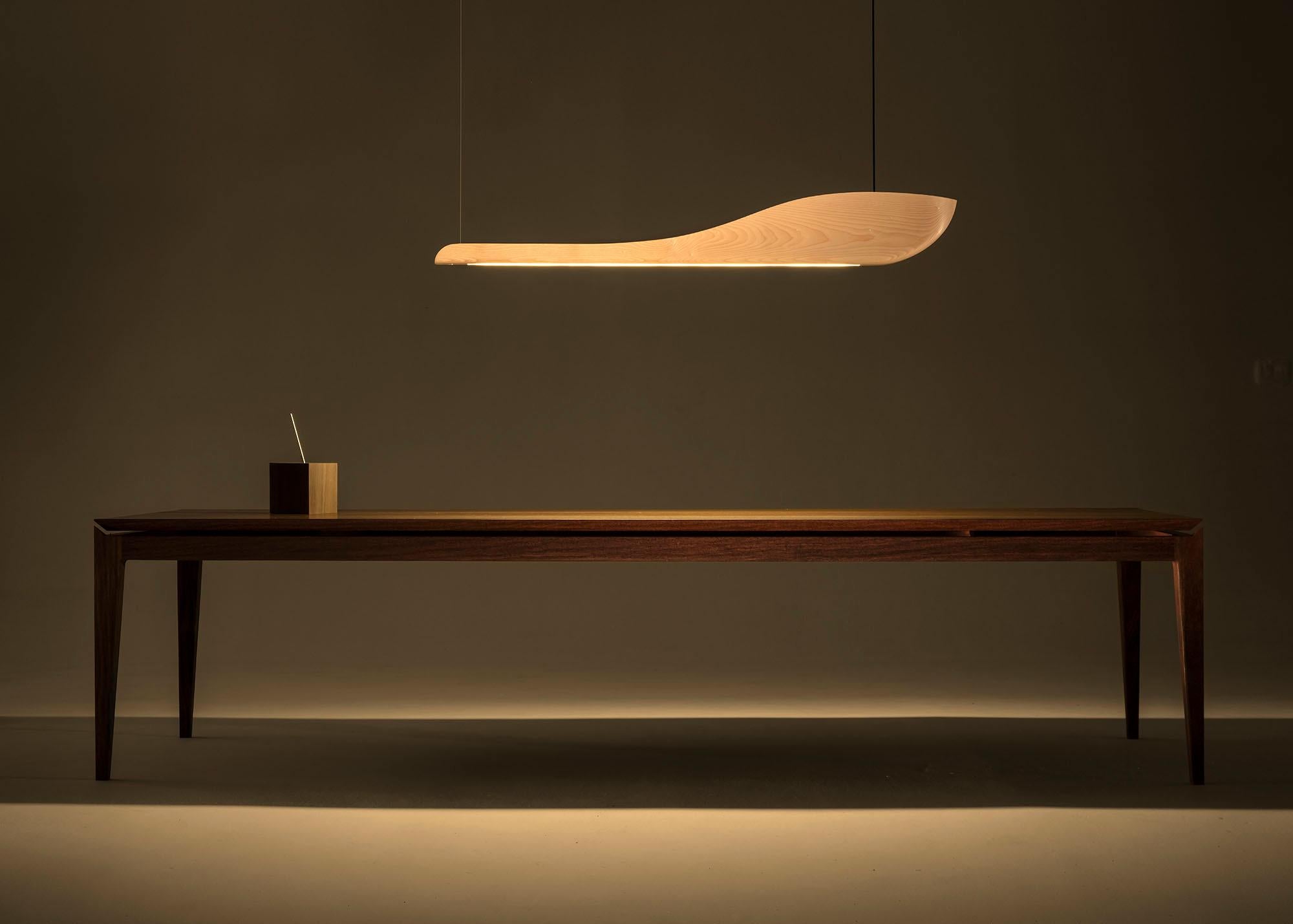 Limited edition and imposing, the Vento pendant light is the new piece by Marcos Amato. Handmade by the artist himself, with the most noble hardwoods, its drawing emerged from the love for the sea and water. It's volume causes presence and it's