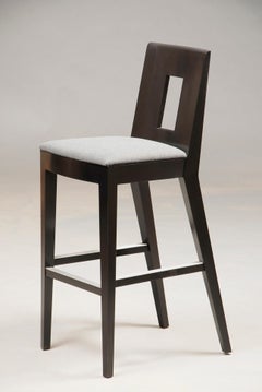 Tabouret de bar et de comptoir Ventra, érable massif teinté expresso, repose-pieds en métal