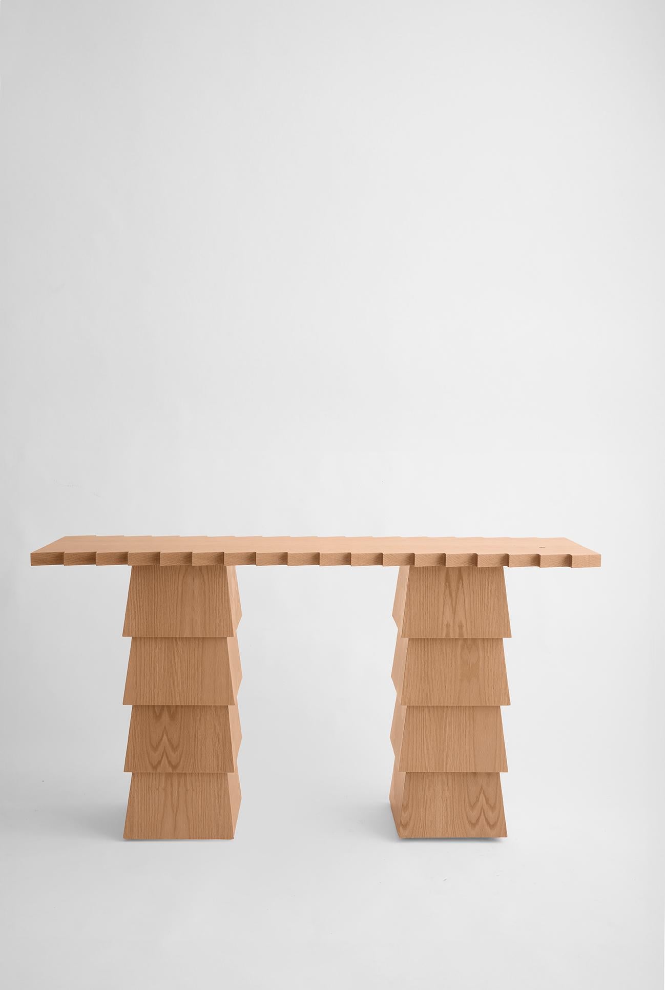 Mesa consola Ventura de madera de roble natural y contrachapado de roble by Joyful Objects ¡Sí!
Dimensiones: P 40 x An 150 x Al 80 cm.
Materiales: Madera de roble y contrachapado de roble.

Joyful Objects, Yes! es un estudio de diseño con sede en