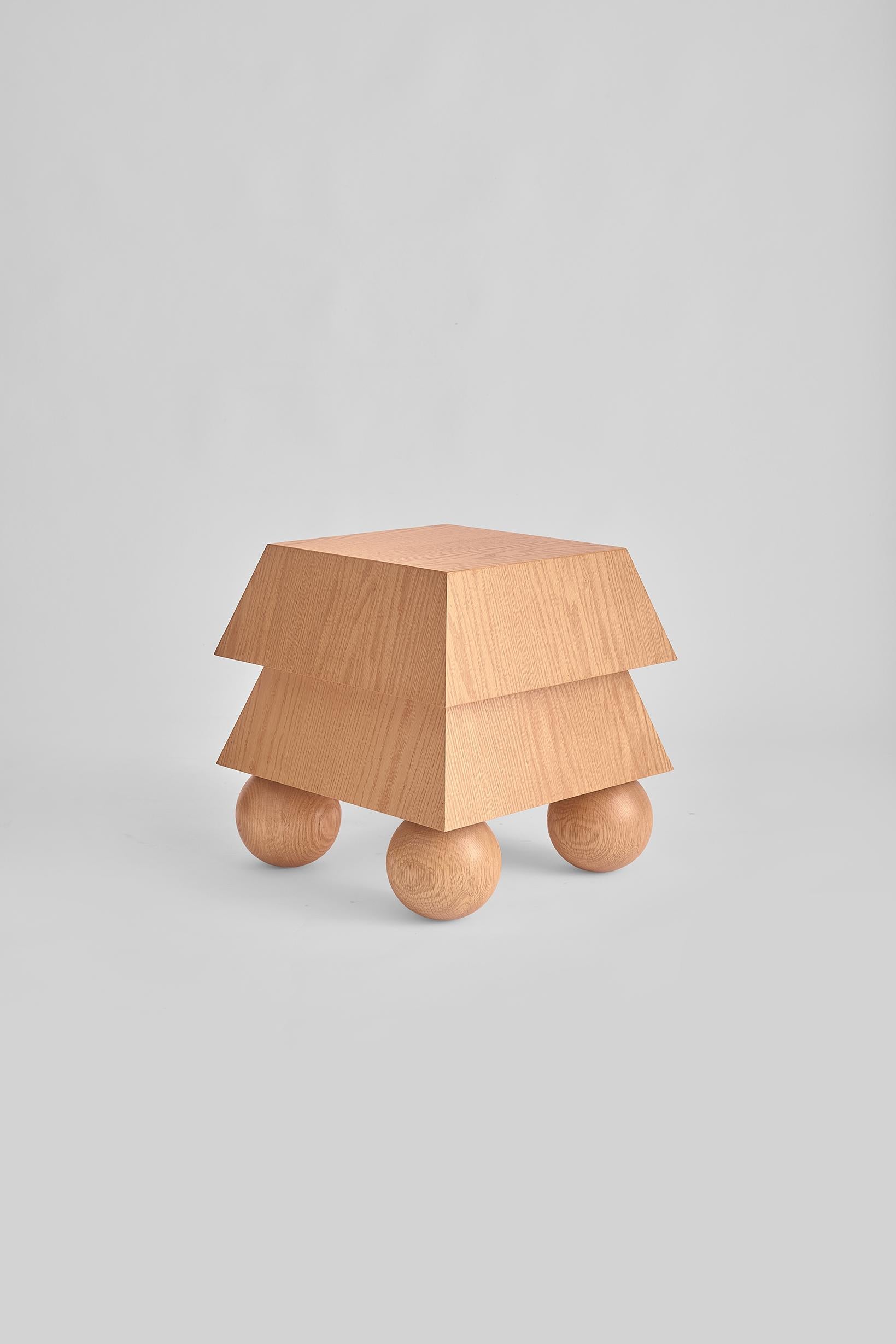 Mesa auxiliar Ventura de madera de roble y contrachapado de roble by Joyful Objects ¡Sí! Mexicano en venta