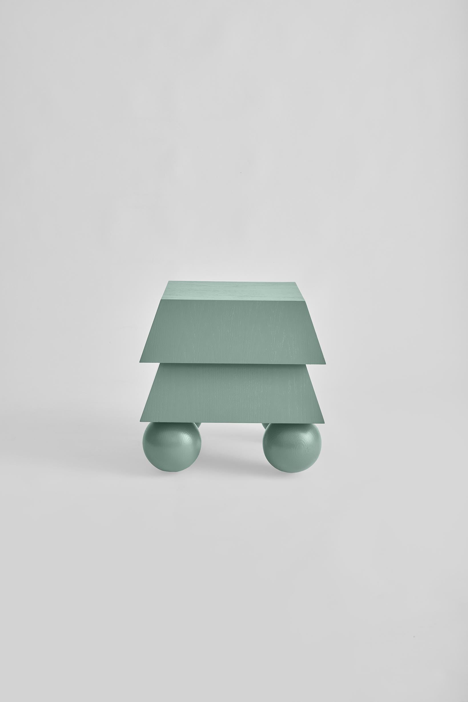 Mesa auxiliar Ventura de madera de roble y contrachapado de roble by Joyful Objects ¡Sí! en Nuevo estado para la venta en Geneve, CH