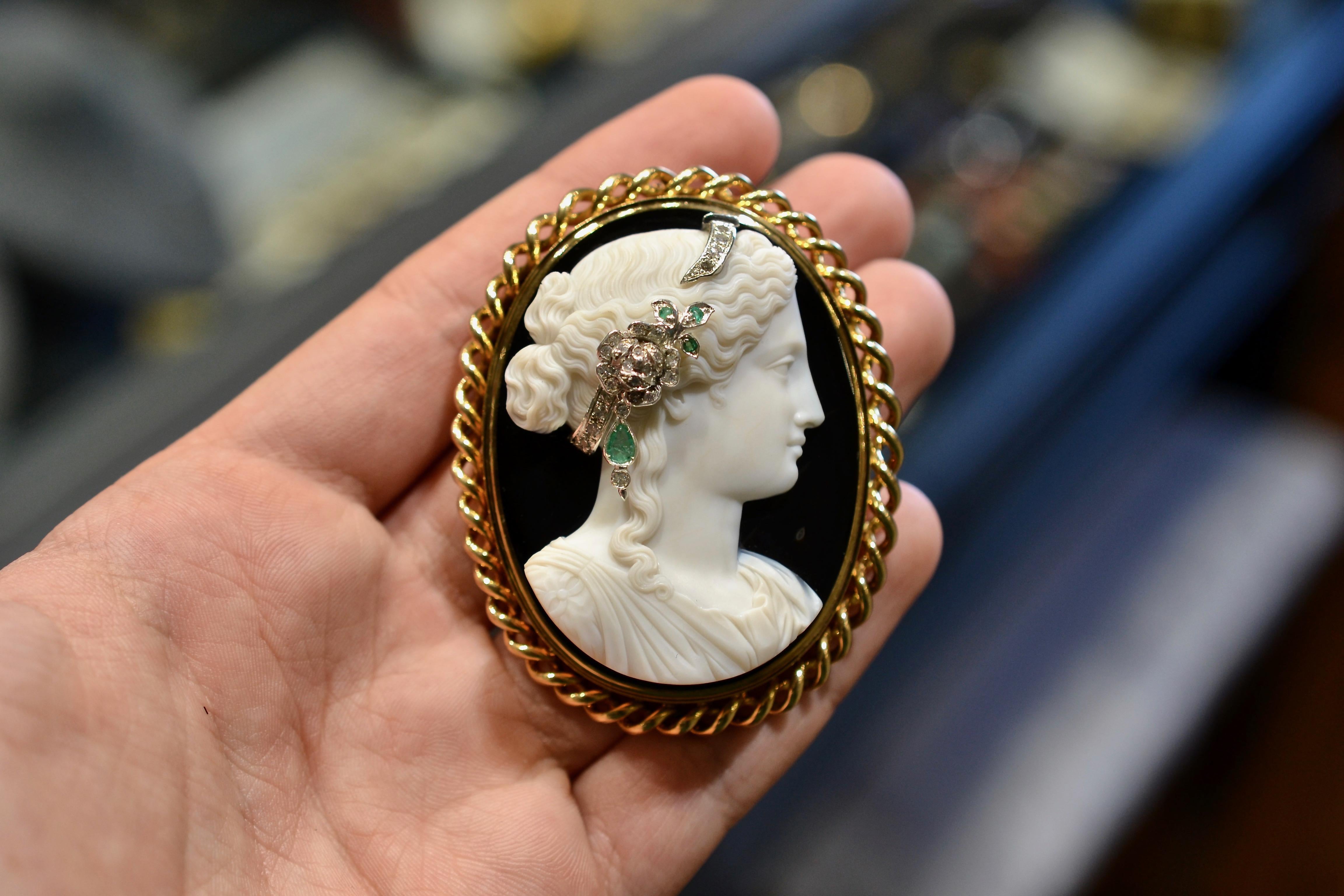 Napoleon III Venus Agate Cameo Habille Brooch/Pendant, 1870 For Sale