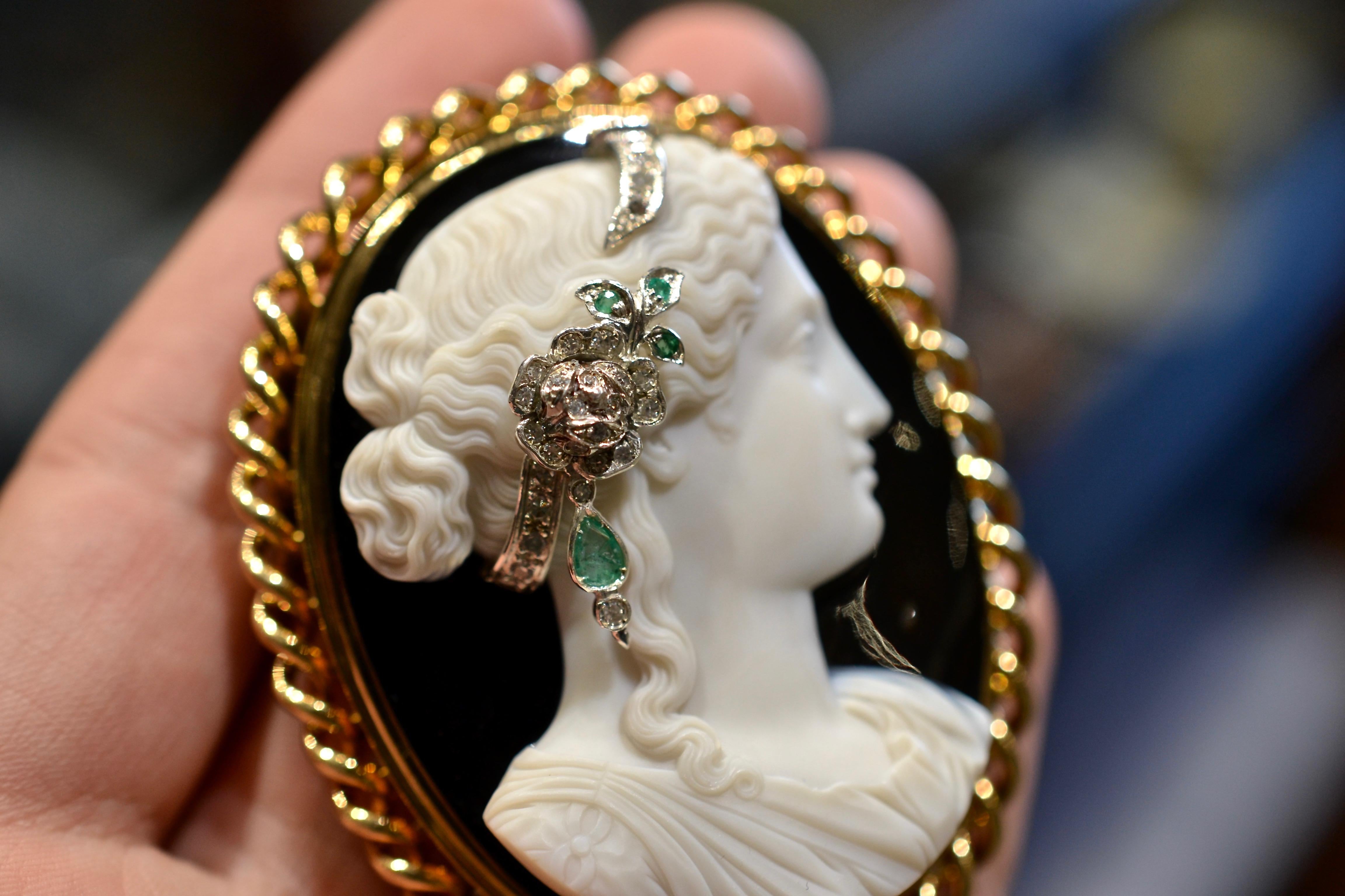 Uncut Venus Agate Cameo Habille Brooch/Pendant, 1870 For Sale