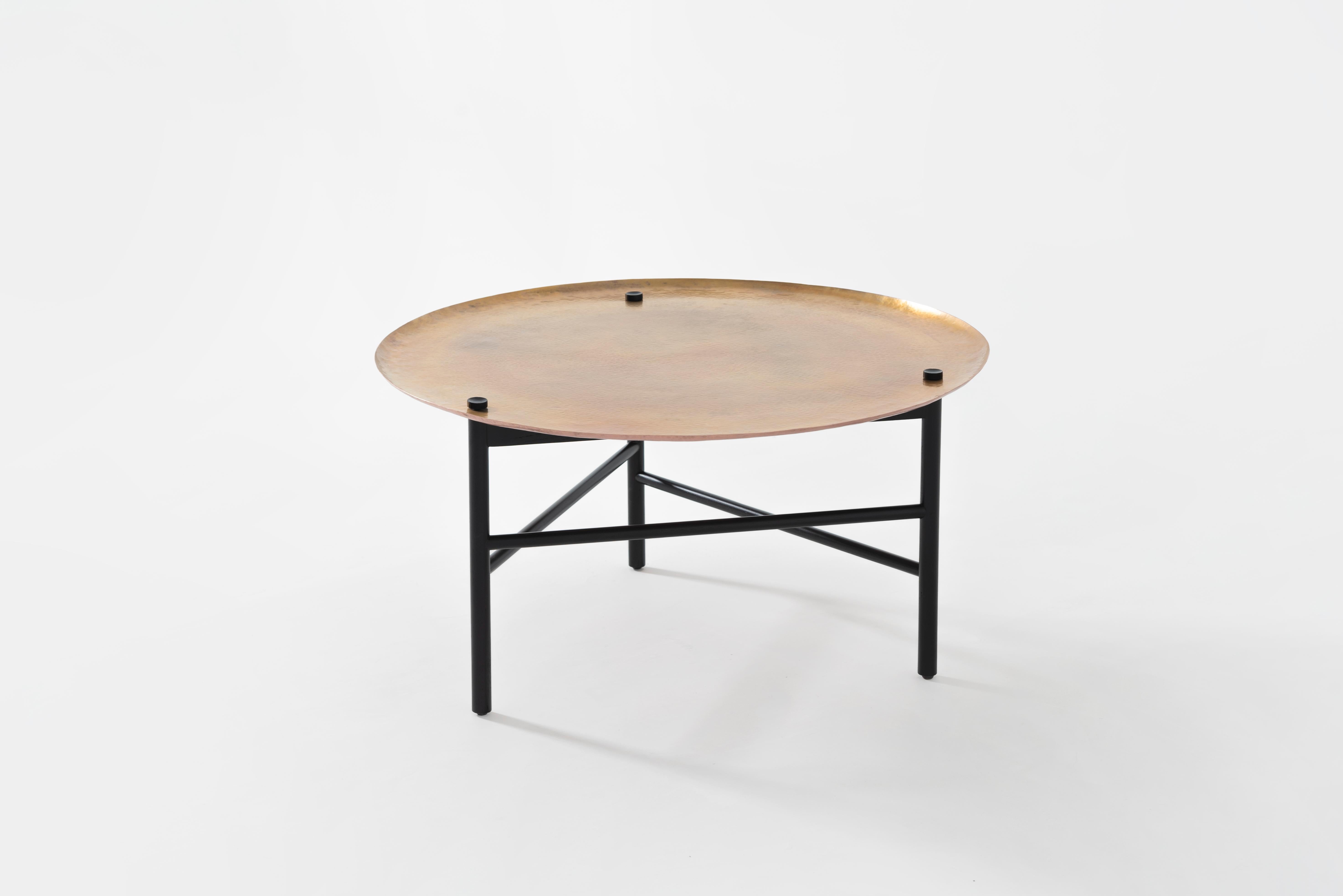 Minimalist Auxiliar Table, Black Oak Structure and Hand Hammered Copper Brass Finish Top For Sale