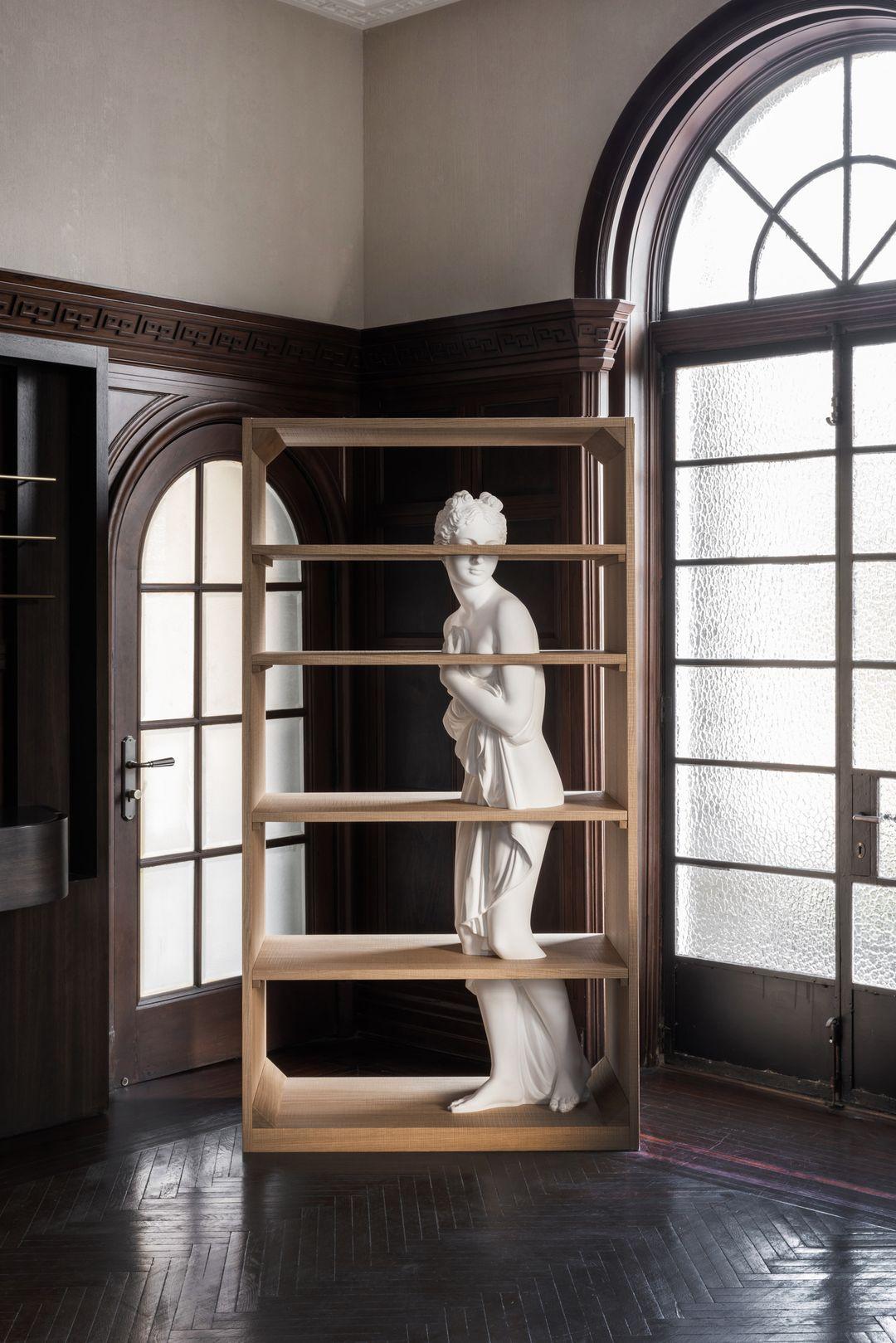 Designed by Fabio Novembre for Driade, Venus is a bookcase made in natural oak with sawn effect and with sculpture in recomposed marble in white color. A bookcase which is inspired by the wooden crates used by museums to transport statues. A perfect