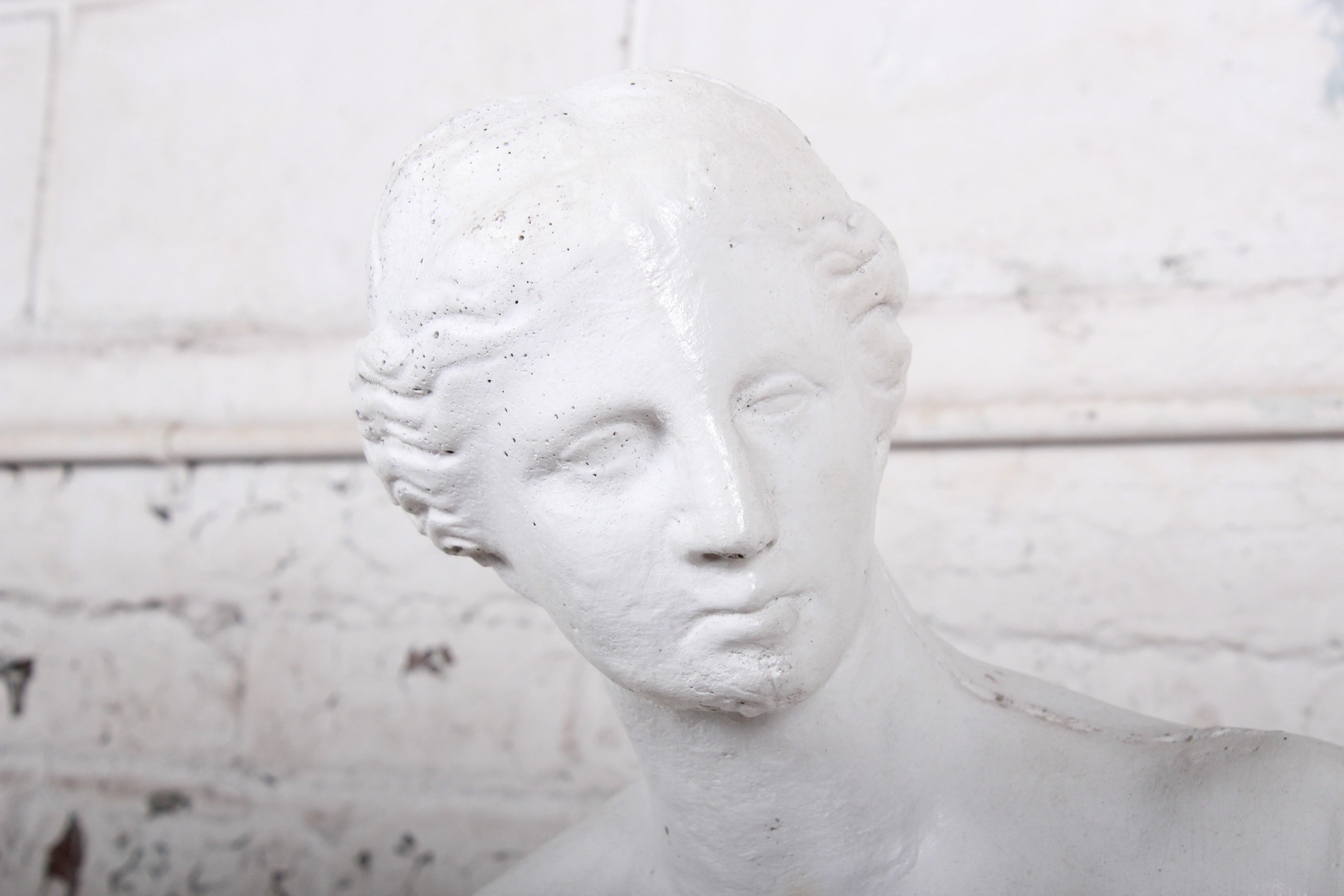 Venus De Milo Concrete Garden Statue In Good Condition In South Bend, IN