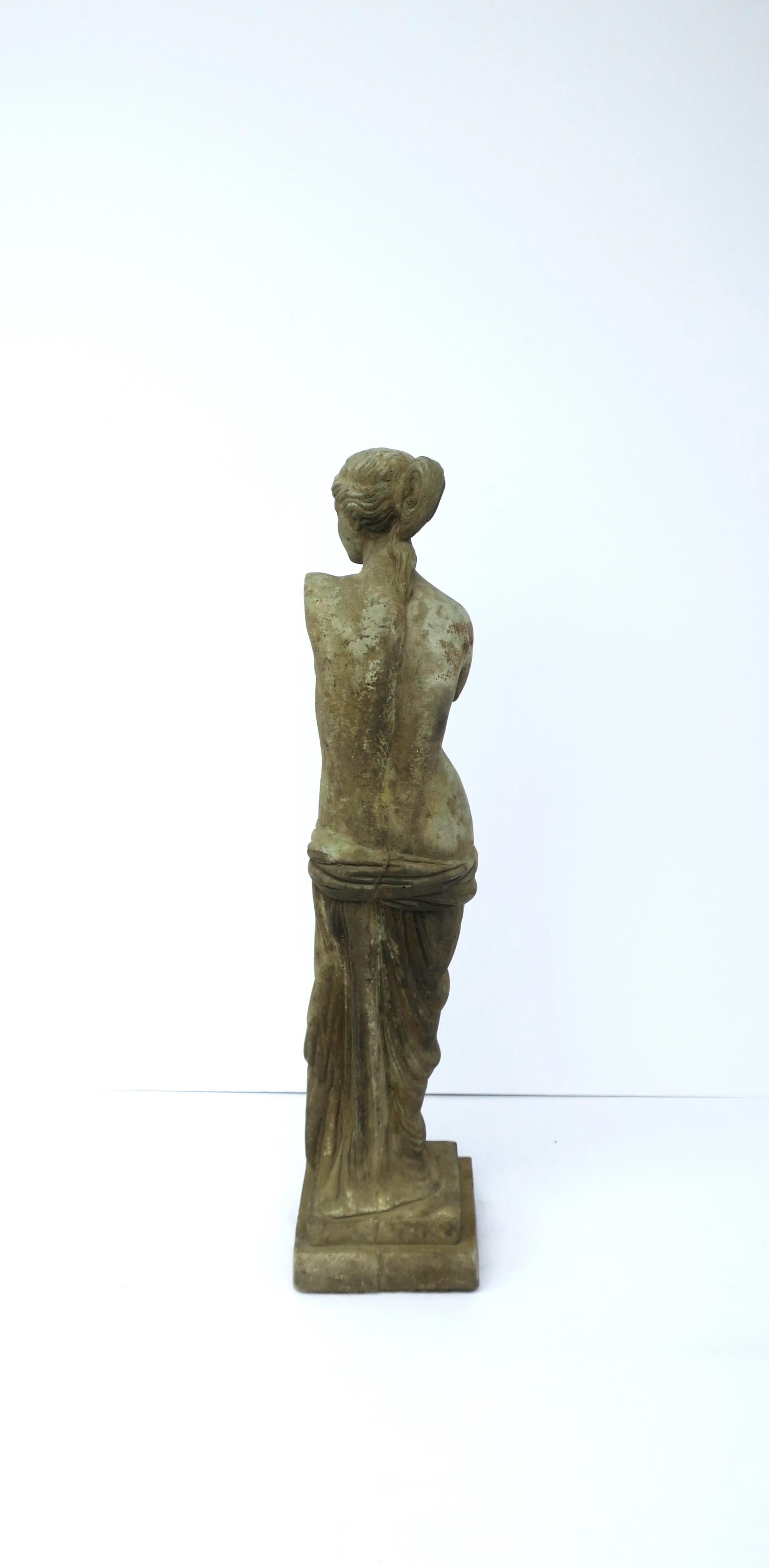 Cast Stone Venus de Milo Female Statue Sculpture Indoors and Garden For Sale
