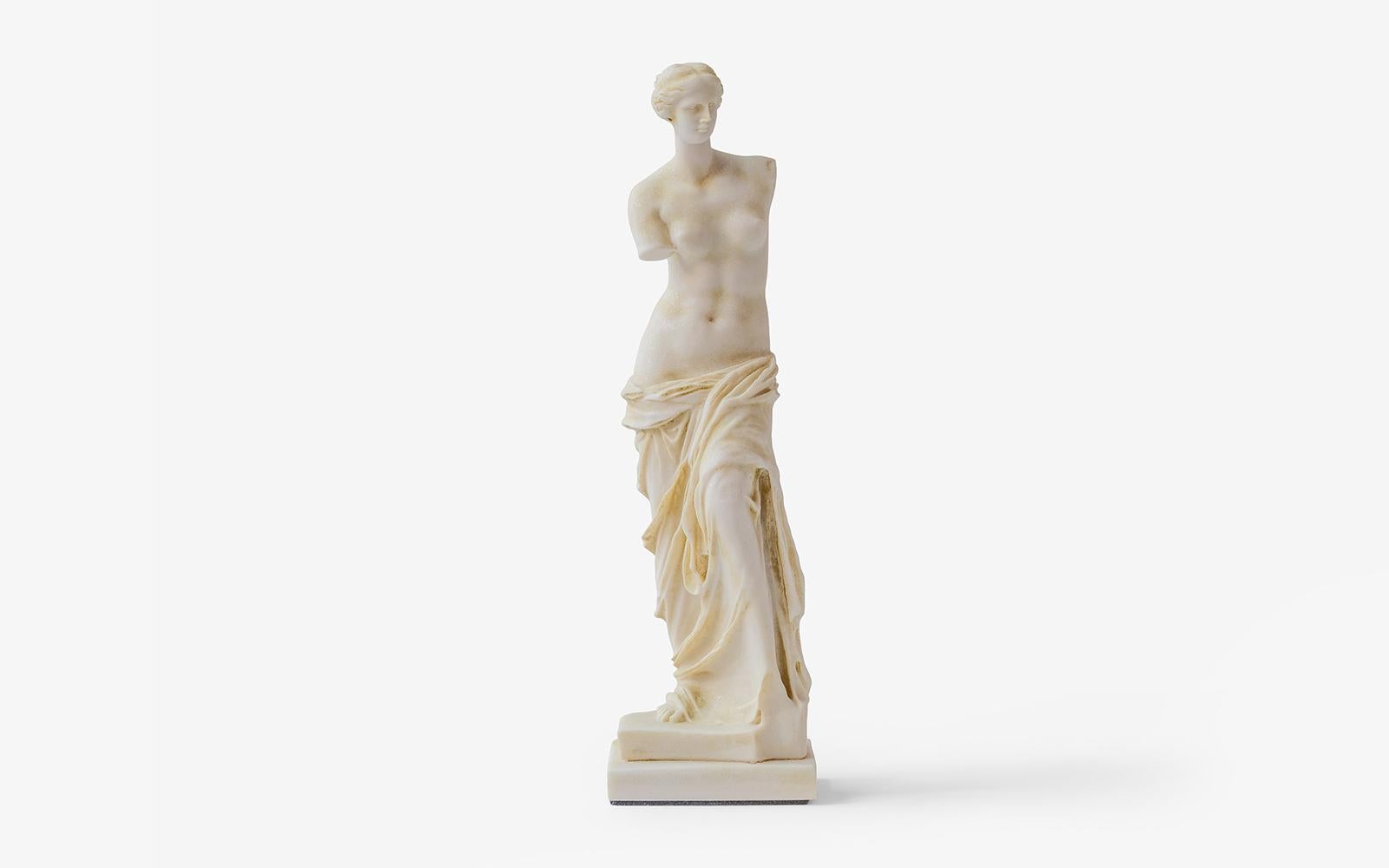 Venus de Milo aus geschliffenem Marmorpulver, „Louvre Museum“ (Gegossen) im Angebot