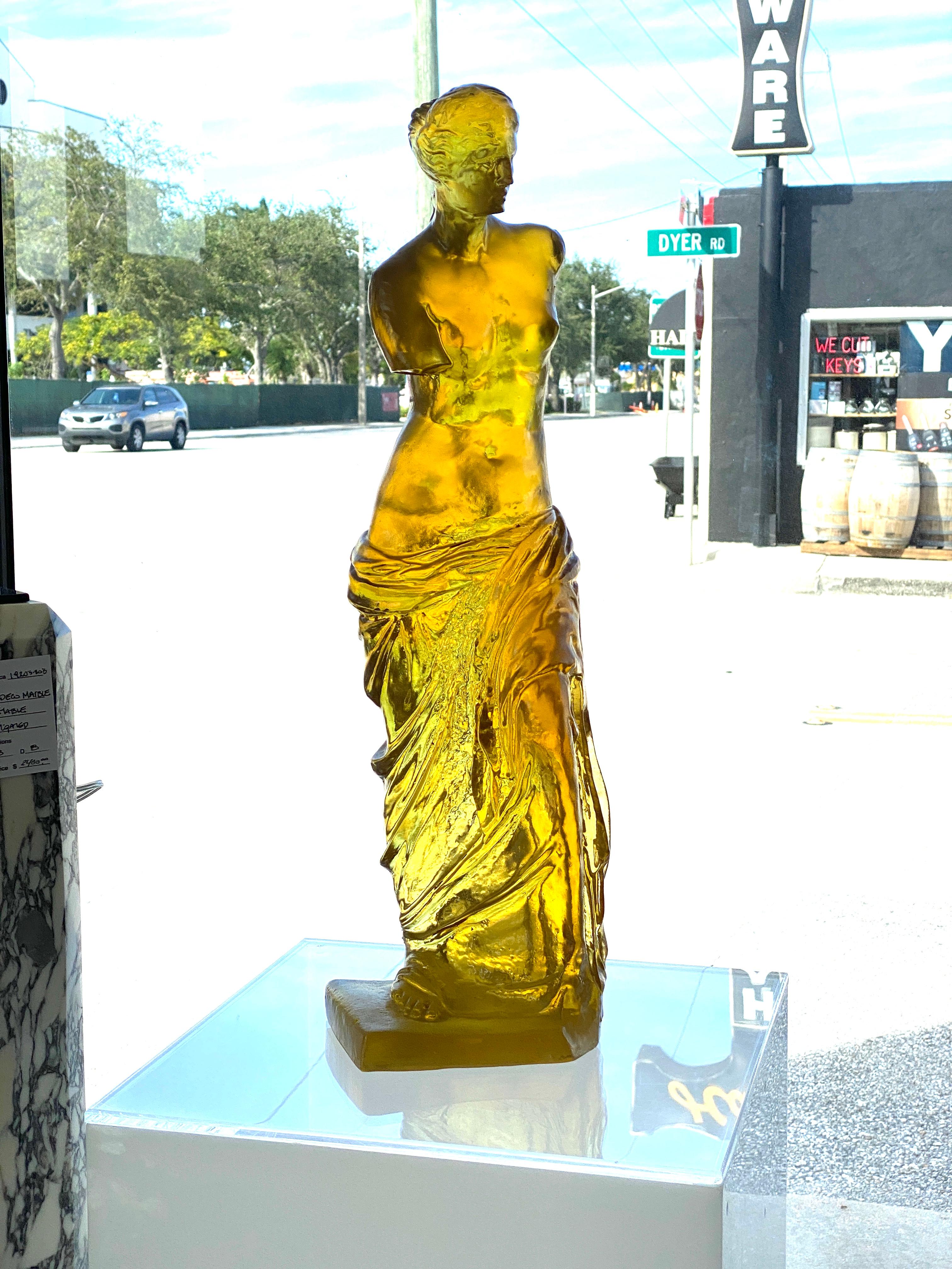This stylish, rare and chic figure of the Venus de Milo was designed and created in the 1960s by the American artist Dorothy Thorpe. The piece has a slight texture to the finish that gives the pieces a depth and it gives the piece a subtle weight