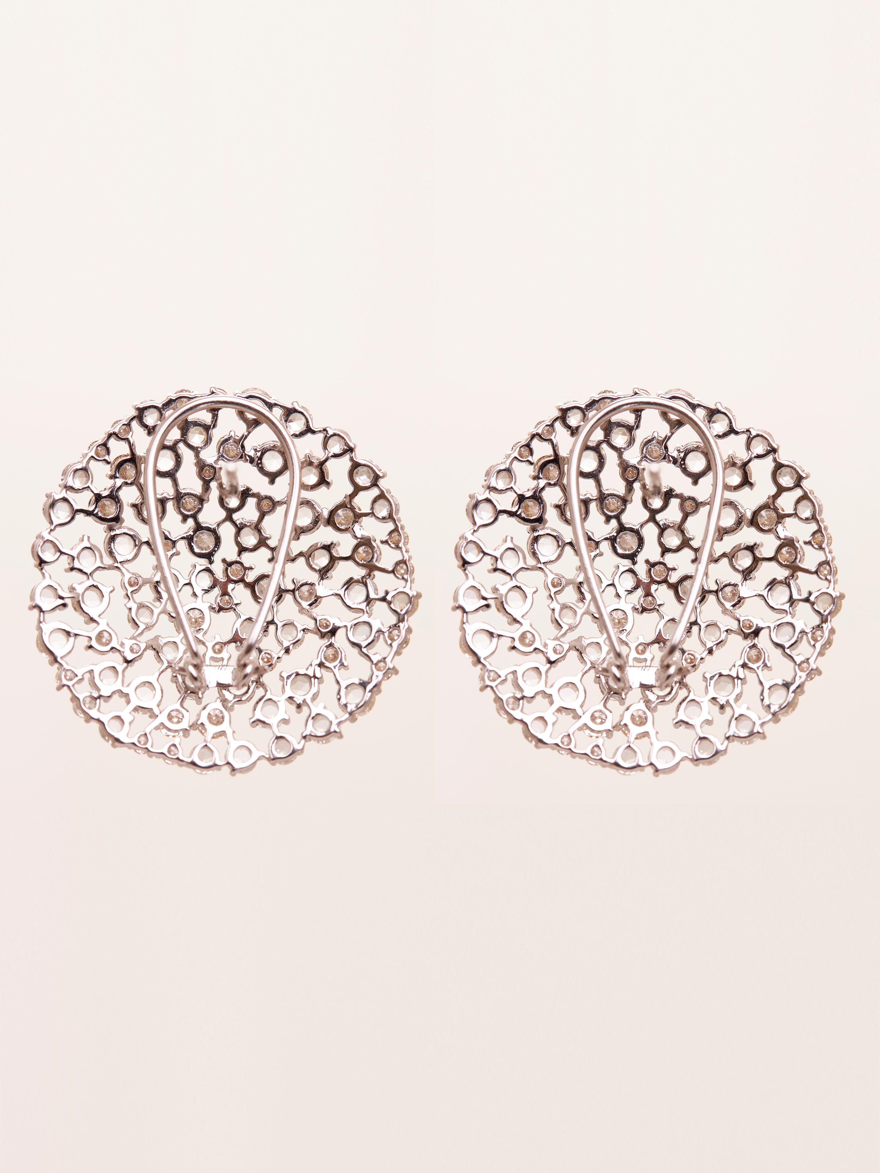 Pendientes Venus Oro Blanco 18 Kilates con Diamantes y Zafiros Blancos en venta 1