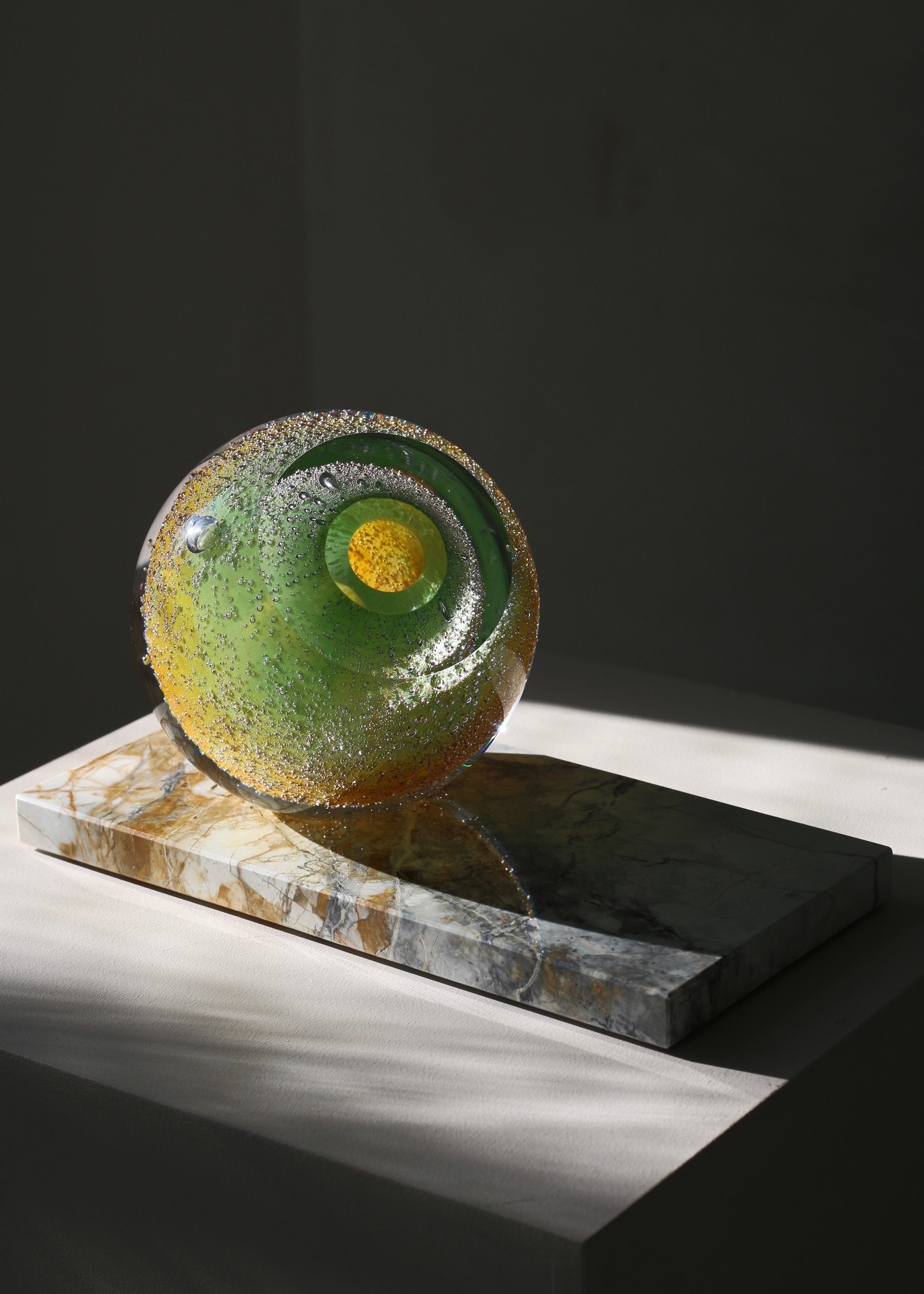 'Venus Eye' Mouth-Blown Glass Vase on Marble in Bright Green and Yellow In Good Condition For Sale In Riga, LV