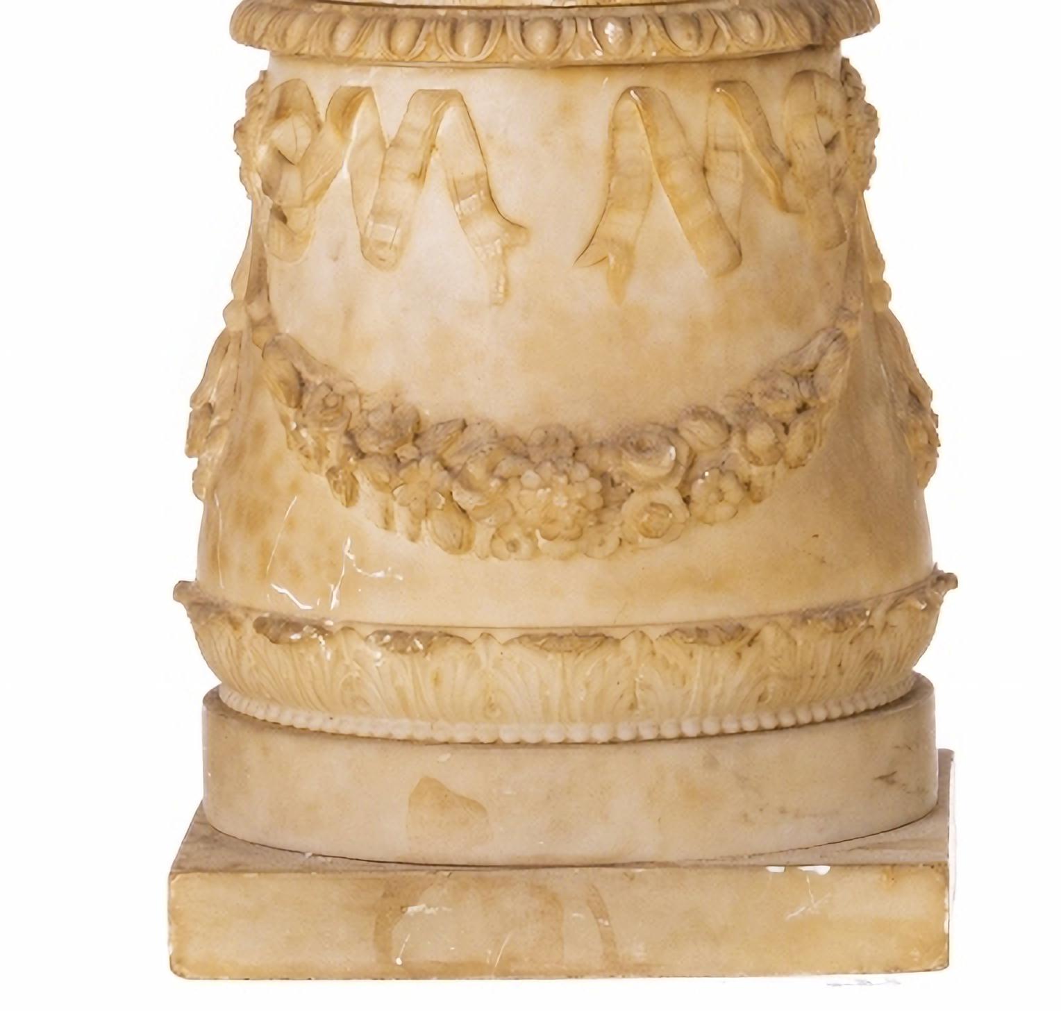 Baroque Vénus en albâtre, Sculpture italienne du XIXe siècle en vente