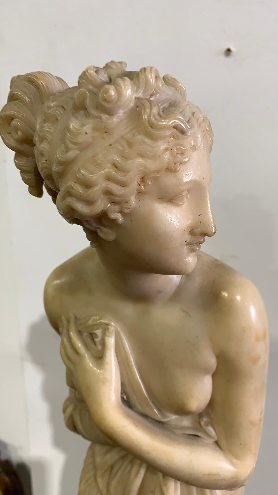 Vénus en albâtre, Sculpture italienne du XIXe siècle en vente 3
