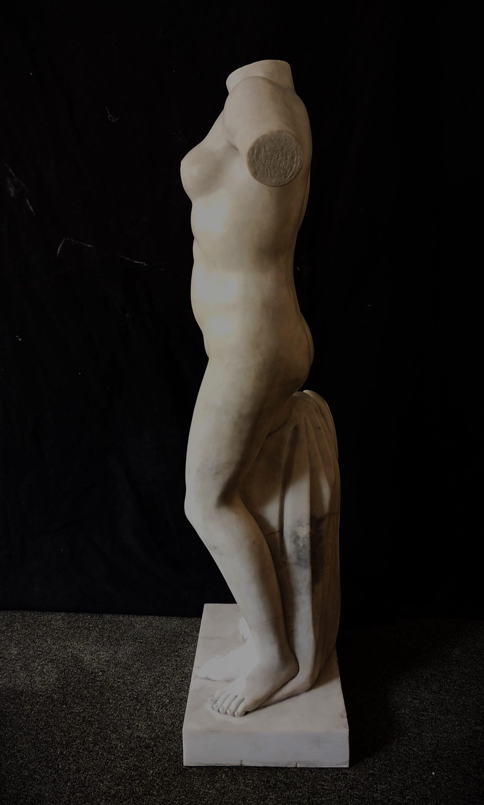 Descrizione:
Scultura di Venere in marmo bianco. ULTERIORI FOTO, INFORMAZIONI SUL LOTTO E INFORMAZIONI SULLA SPEDIZIONE POSSONO ESSERE RICHIESTE INVIANDO UN'EMAIL
Spese di spedizione indicative in Italia: 300€ e in Europa: 650€. 
Tag: Venerare in