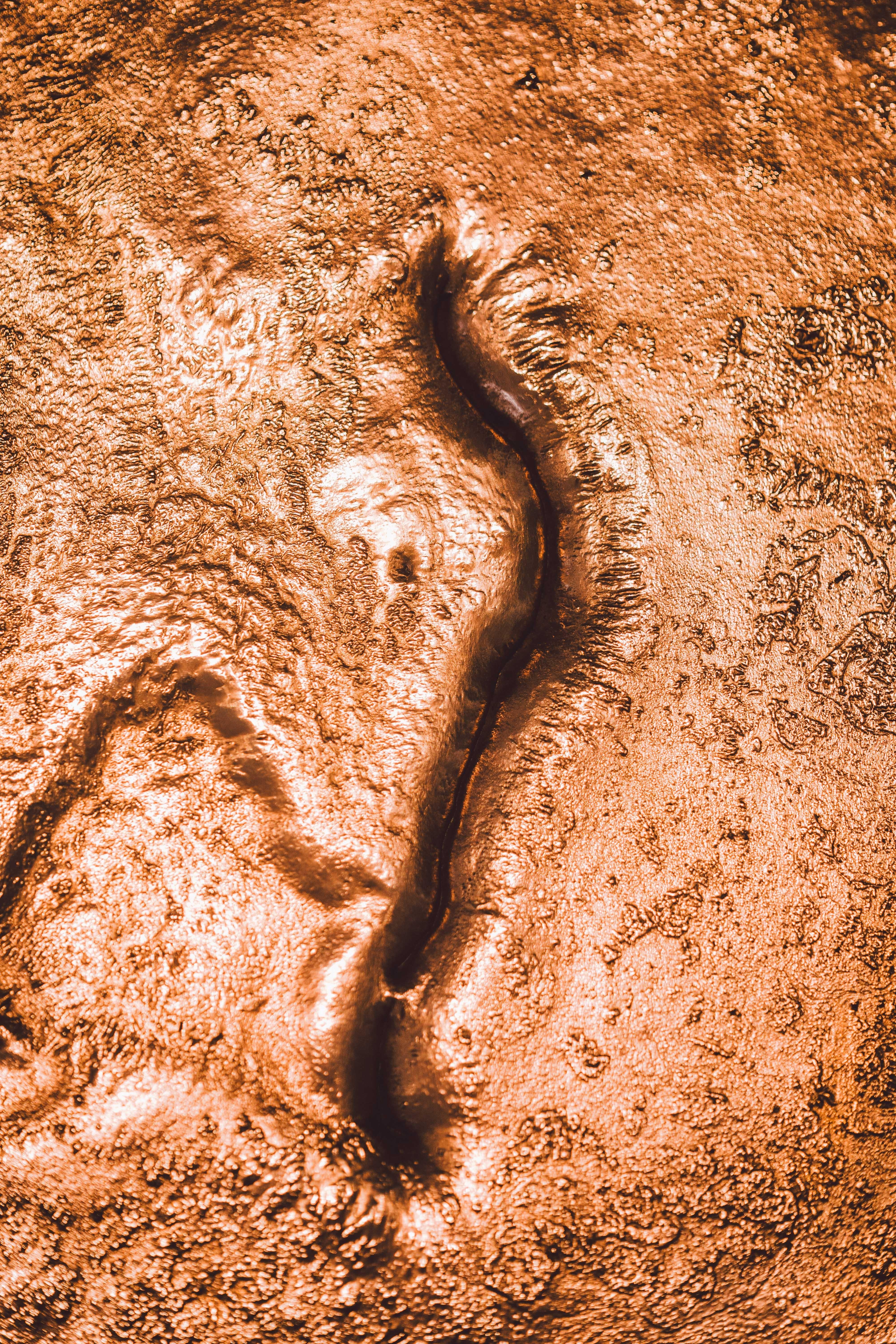 Moderne Table d'appoint Venus Limited Edition en bronze et pierre par Jesse Ede en vente