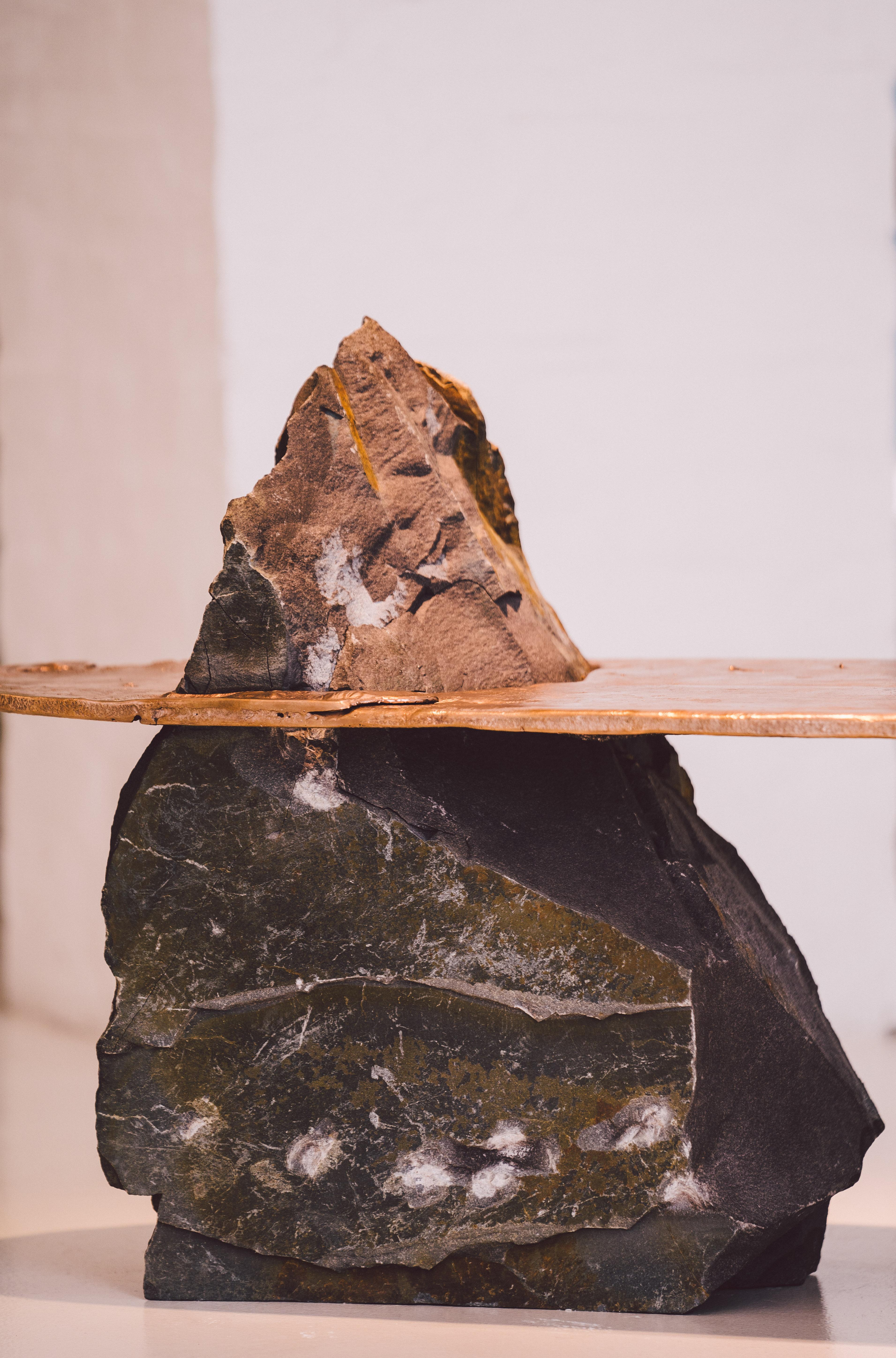 Sud-africain Table d'appoint Venus Limited Edition en bronze et pierre par Jesse Ede en vente