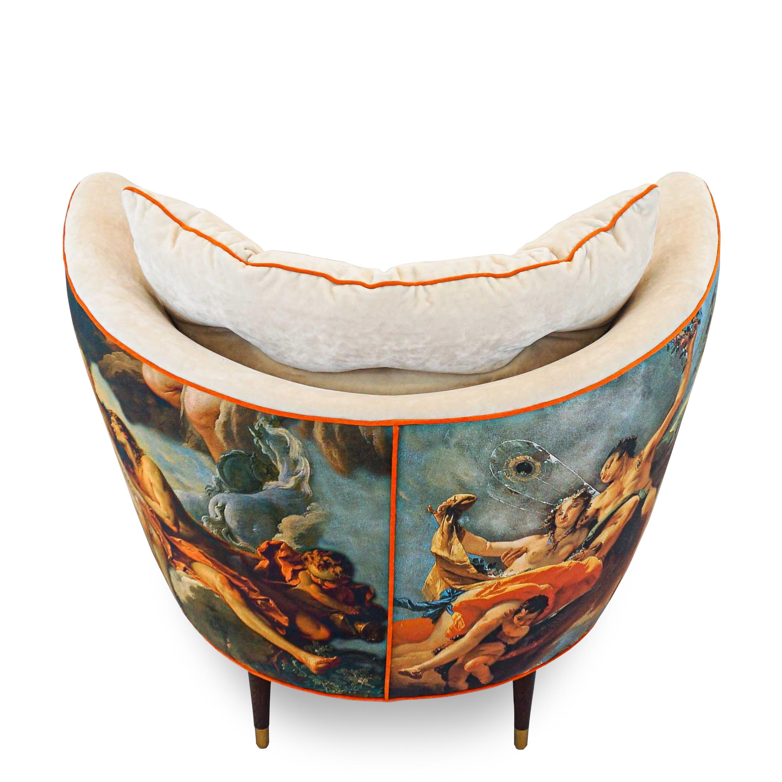Chaise en forme de seau peinte de Vénus avec intérieur en velours en vente 5