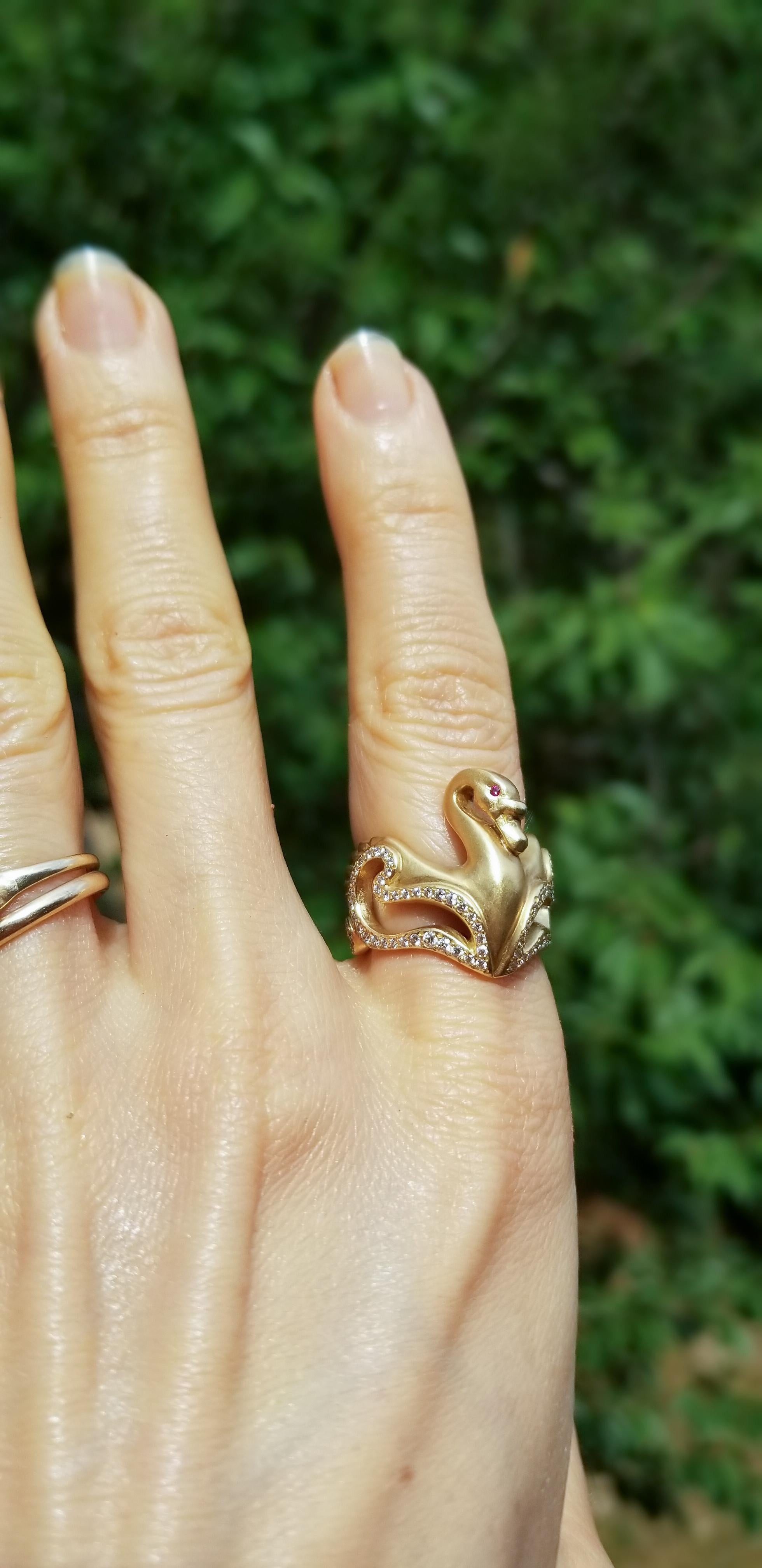 Round Cut Venus Swan Ring