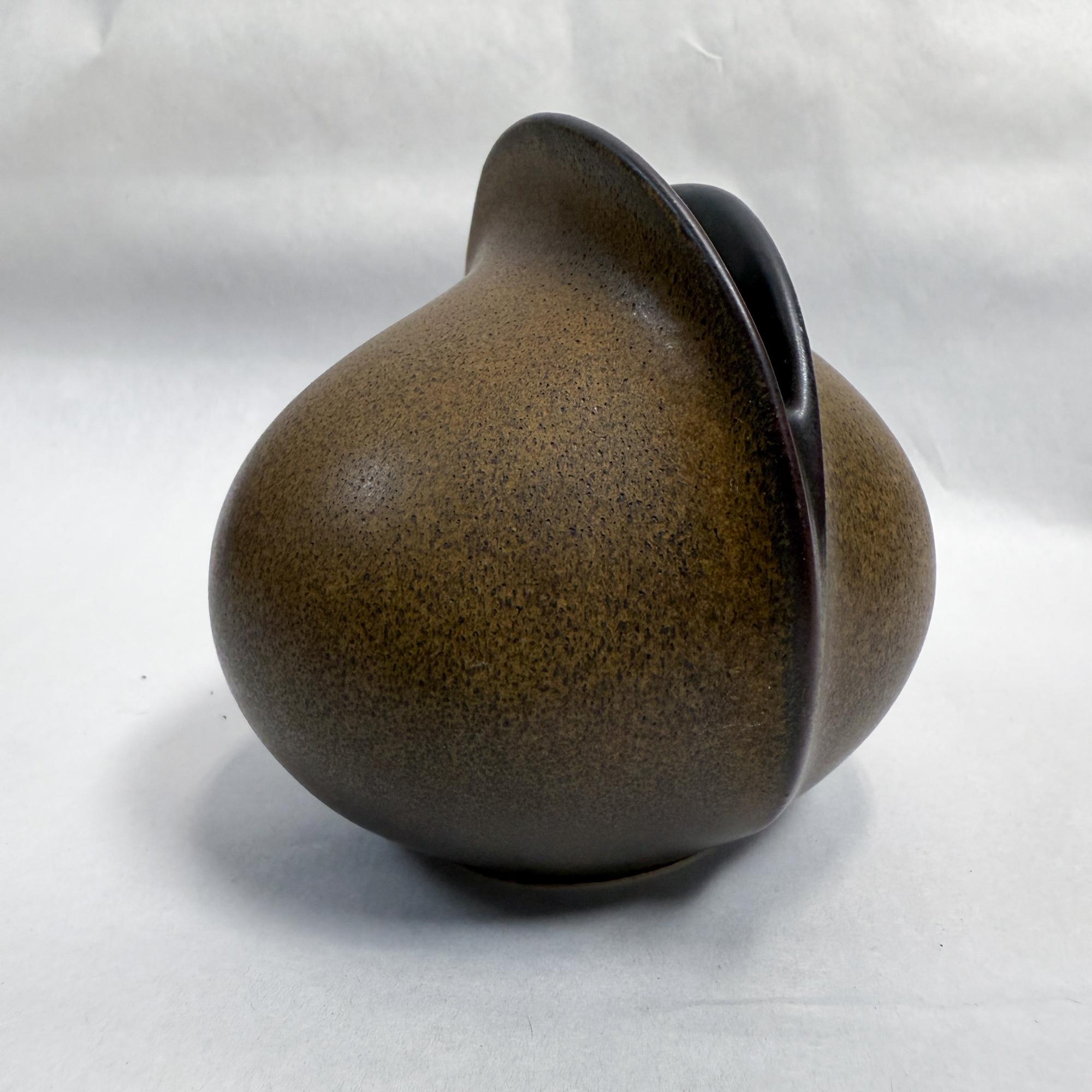 Fine XX secolo Venus Vase by Uta Feyl for Rosenthal Studio Pottery Germany Mid Century in vendita
