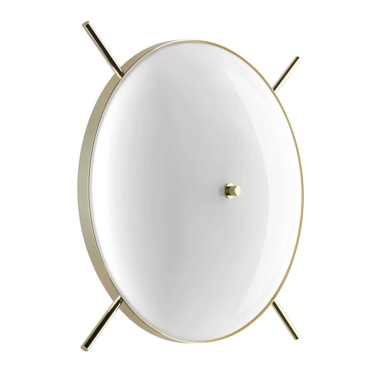 Either alone or paired with the Venusia small sconce, this exquisite wall lamp, part of the Home Couture collection, will enliven the texture of a wall while providing an elegant interior with warm light. The structure in brass combines a ring and