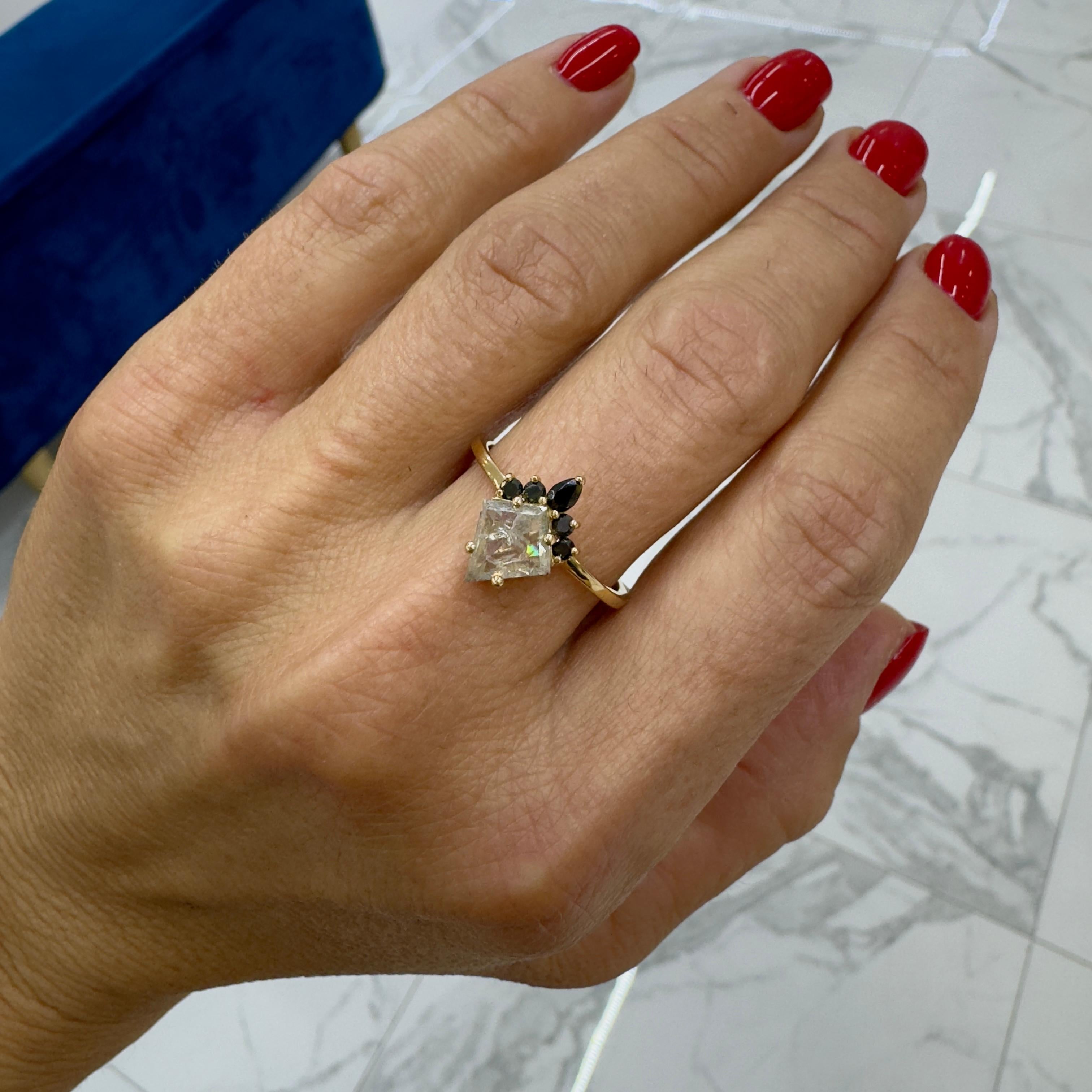 Venvs One-Of-A-Kind Bague de cocktail en or rose 14K avec diamants Salt & Pepper Kite en vente 4