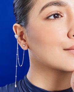 Vera Bellezas herzförmige Ohr Manschette aus 18 Karat Gold mit baumelnden Diamanten im Rosenschliff