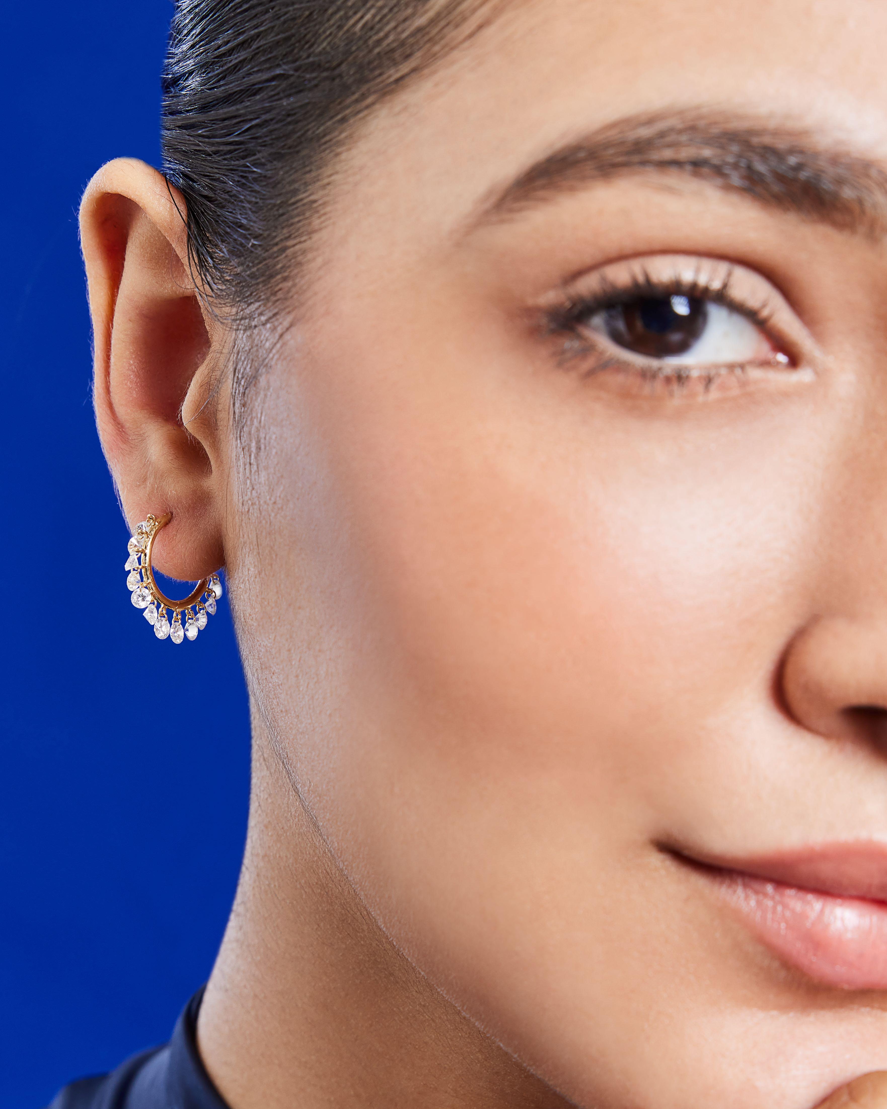Vera Belleza's Dangling Round Brilliant cut diamond hoop Earings 18k gold In New Condition For Sale In Los Angeles, CA