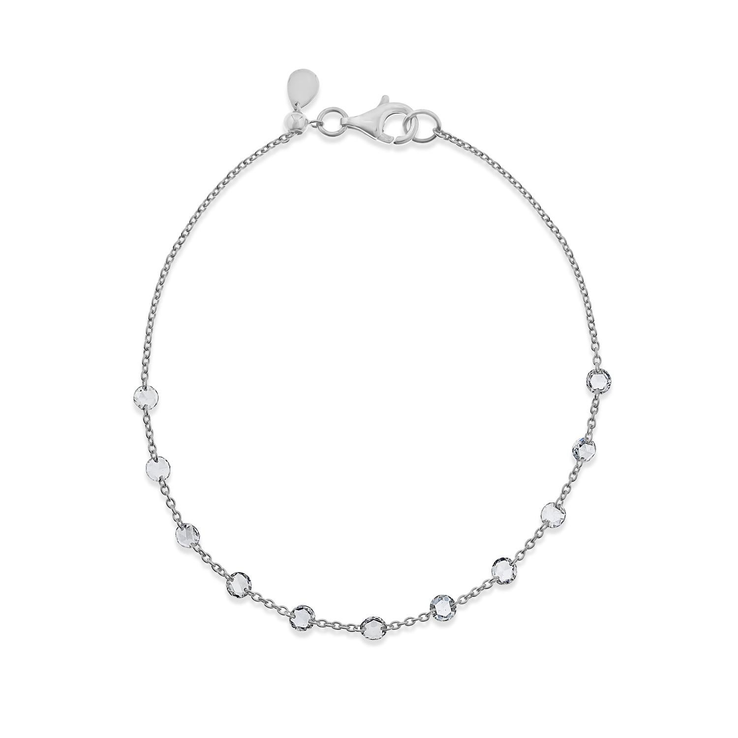 Delicatamente raffinato e al tempo stesso straordinariamente moderno, questo braccialetto con diamante rotondo taglio rosa è un must-have per gli amanti dei gioielli sofisticati. Incastonato in un'elegante catena in oro 18 carati, il diamante con