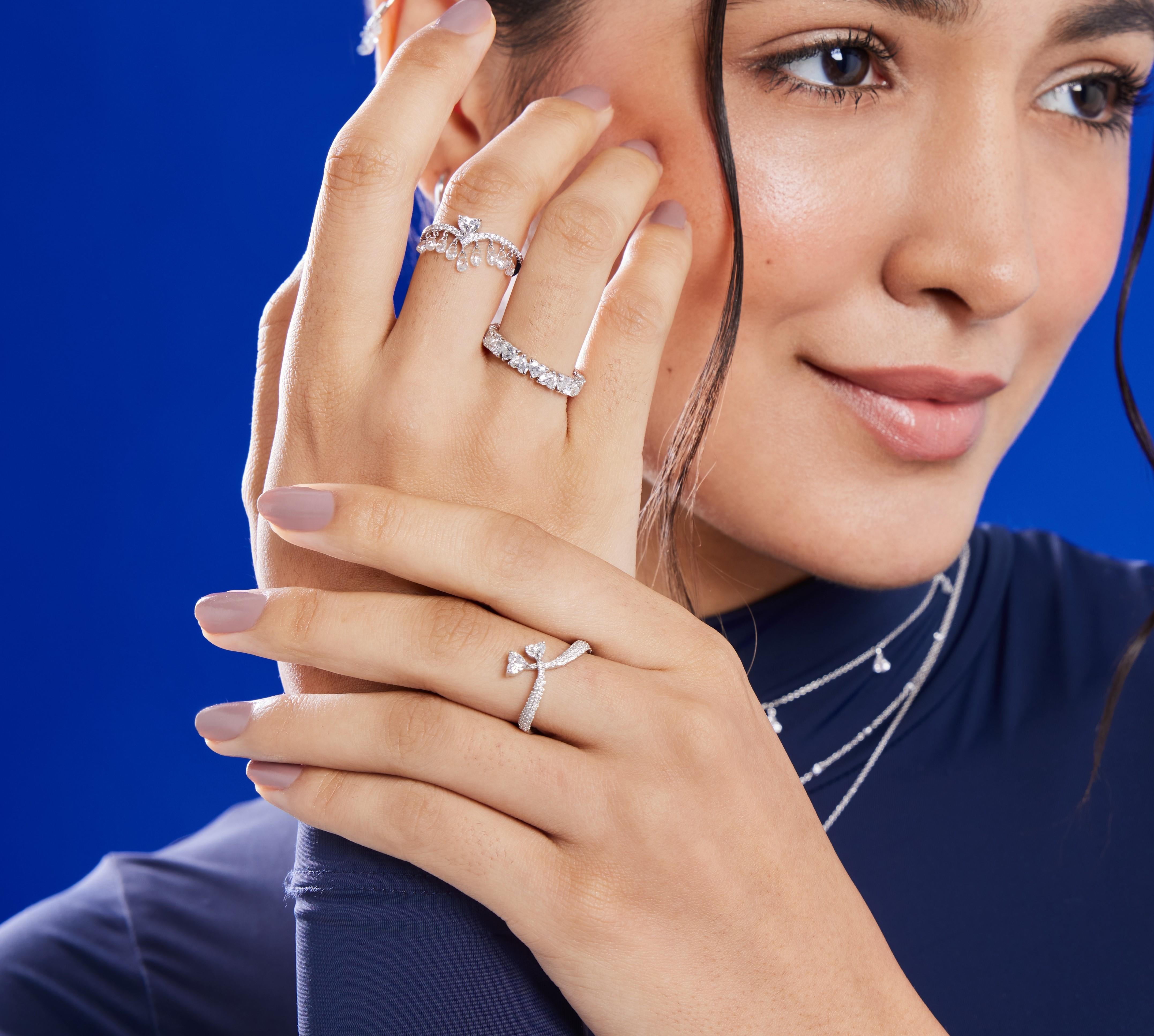 Wearing your heart on your sleeve is a much-celebrated notion that we aim to consolidate with this eternity band. 
This exquisite 18k gold ring is a masterpiece of elegance and artistry. The centerpiece features a dazzling heart-shaped diamond,