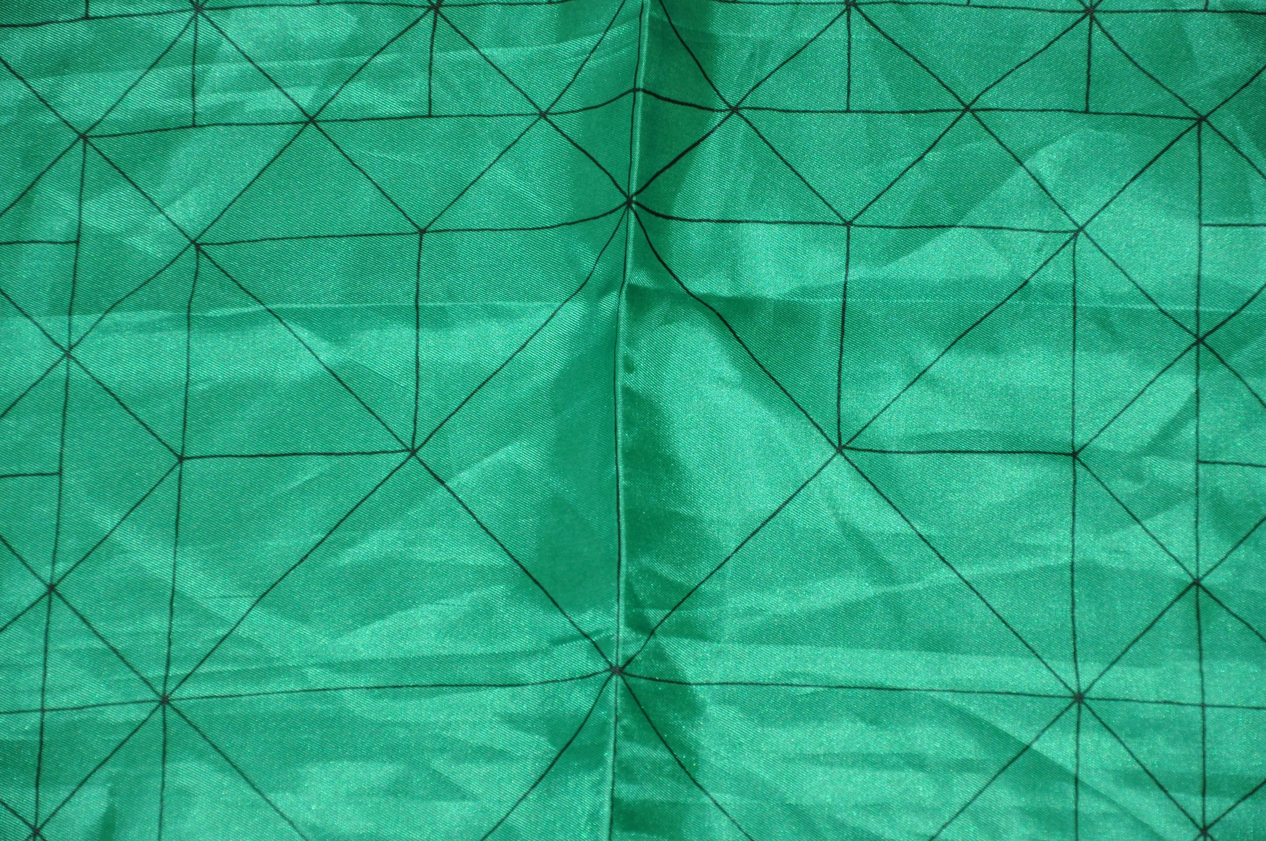 Vera - Écharpe vert émeraude avec gravure noire Bon état - En vente à New York, NY