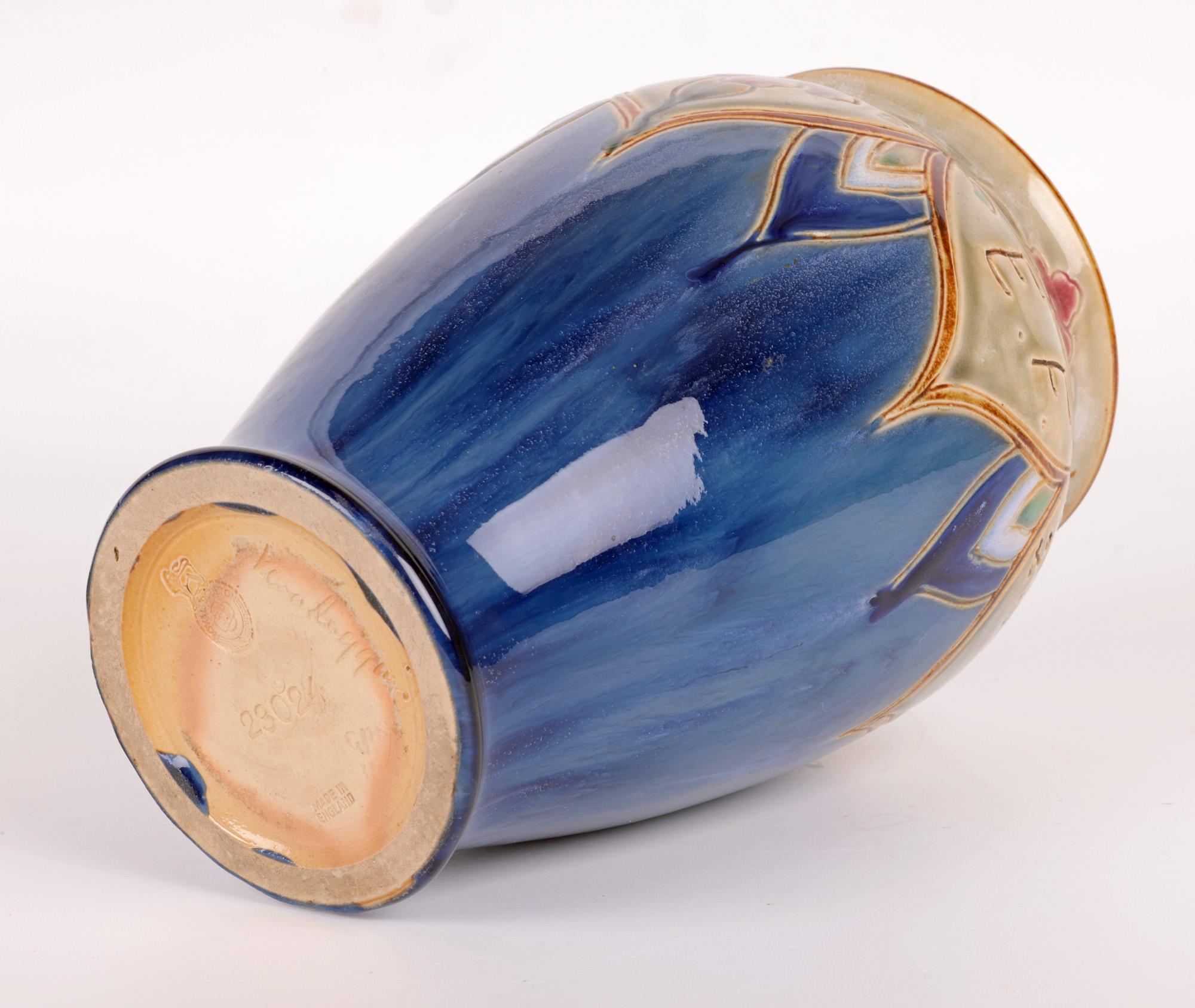 Vera Huggins Doulton Lambeth Vaso di presentazione floreale datato 1938 in vendita 3
