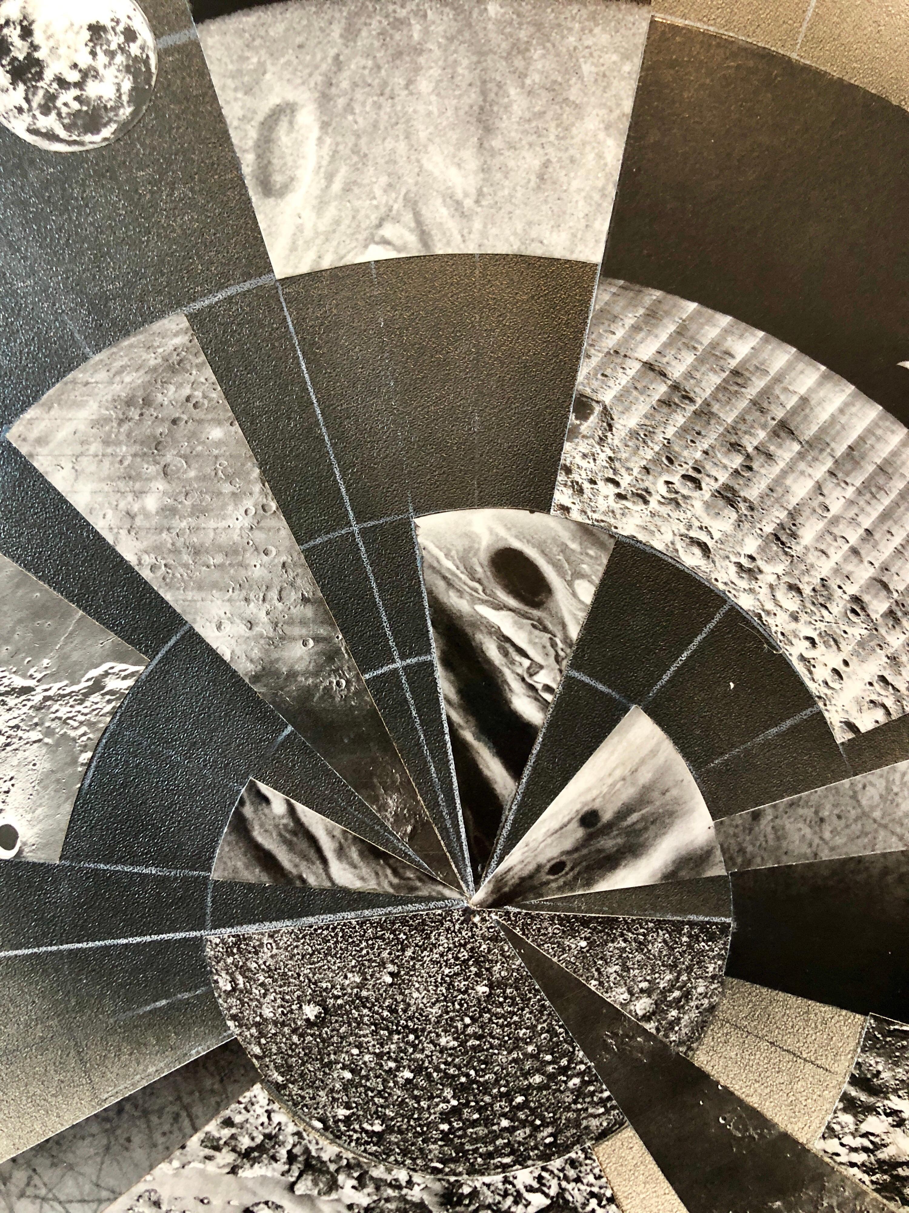 Kaleidoscope planétaire, photographie de collage de mosaïque photographique, aviateur féministe - Beige Black and White Photograph par Vera Simons