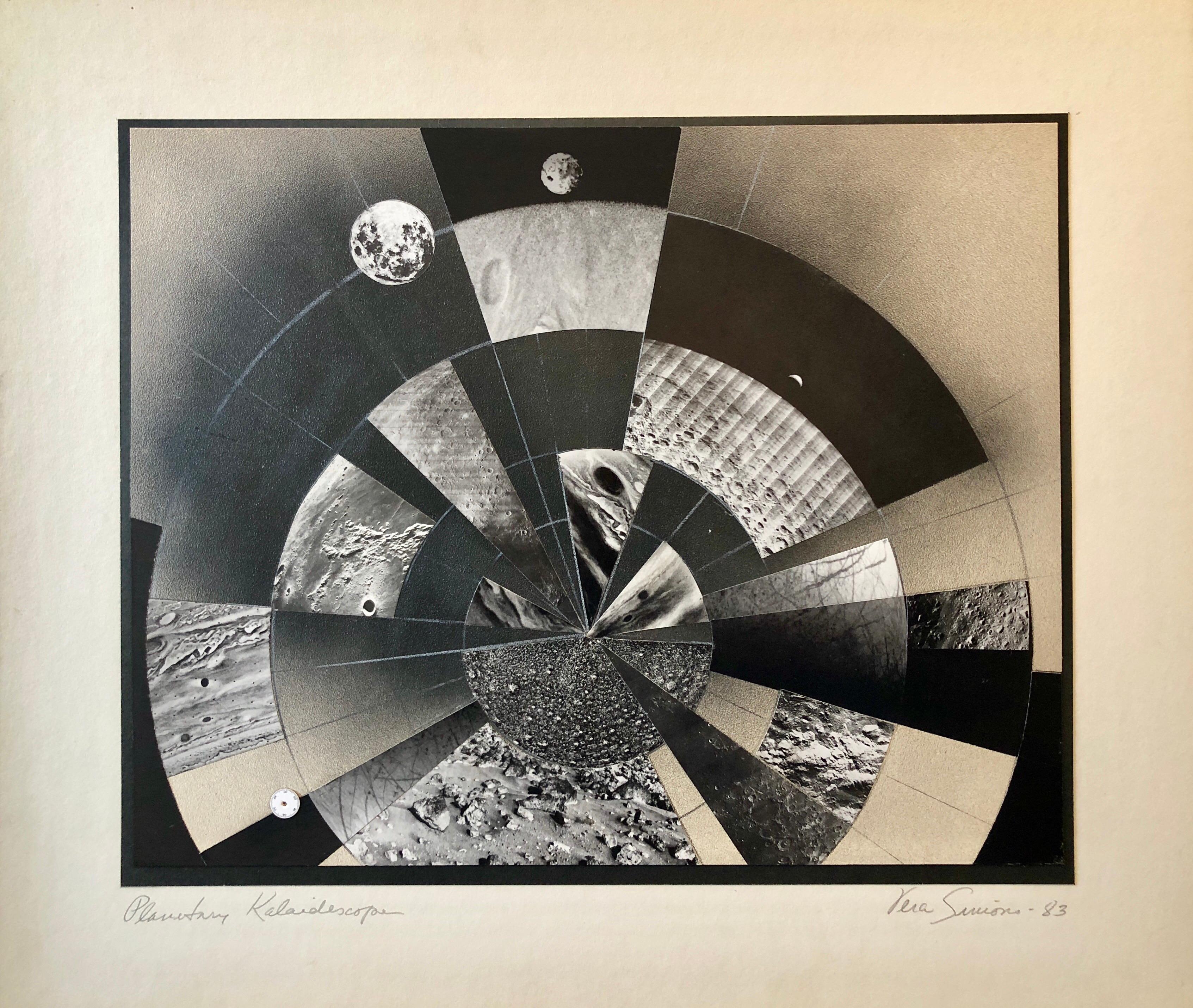 Black and White Photograph Vera Simons - Kaleidoscope planétaire, photographie de collage de mosaïque photographique, aviateur féministe
