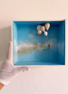 Personnage flottant avec des ballons blancs, sculpture murale diorama miniature surréaliste